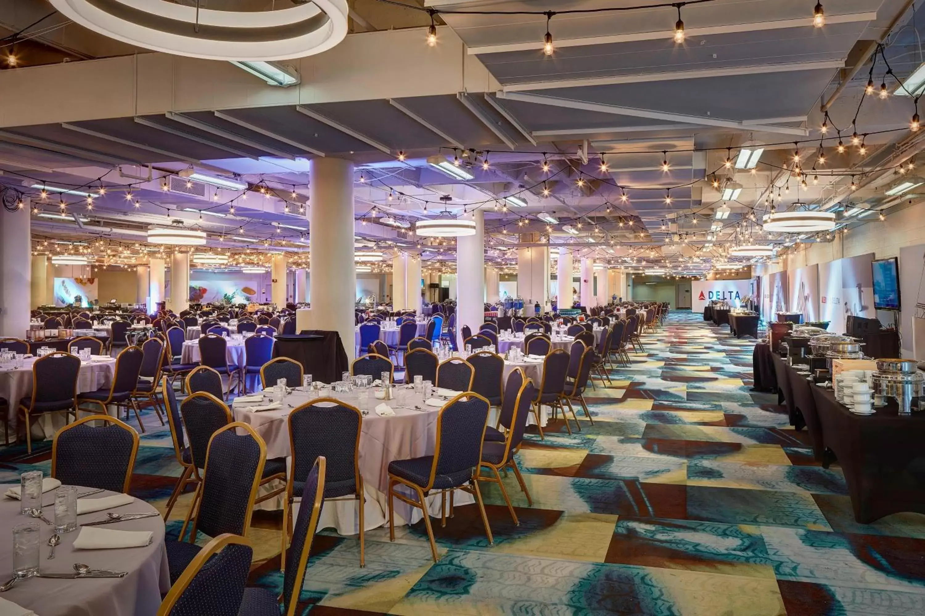 Meeting/conference room, Restaurant/Places to Eat in Detroit Marriott at the Renaissance Center