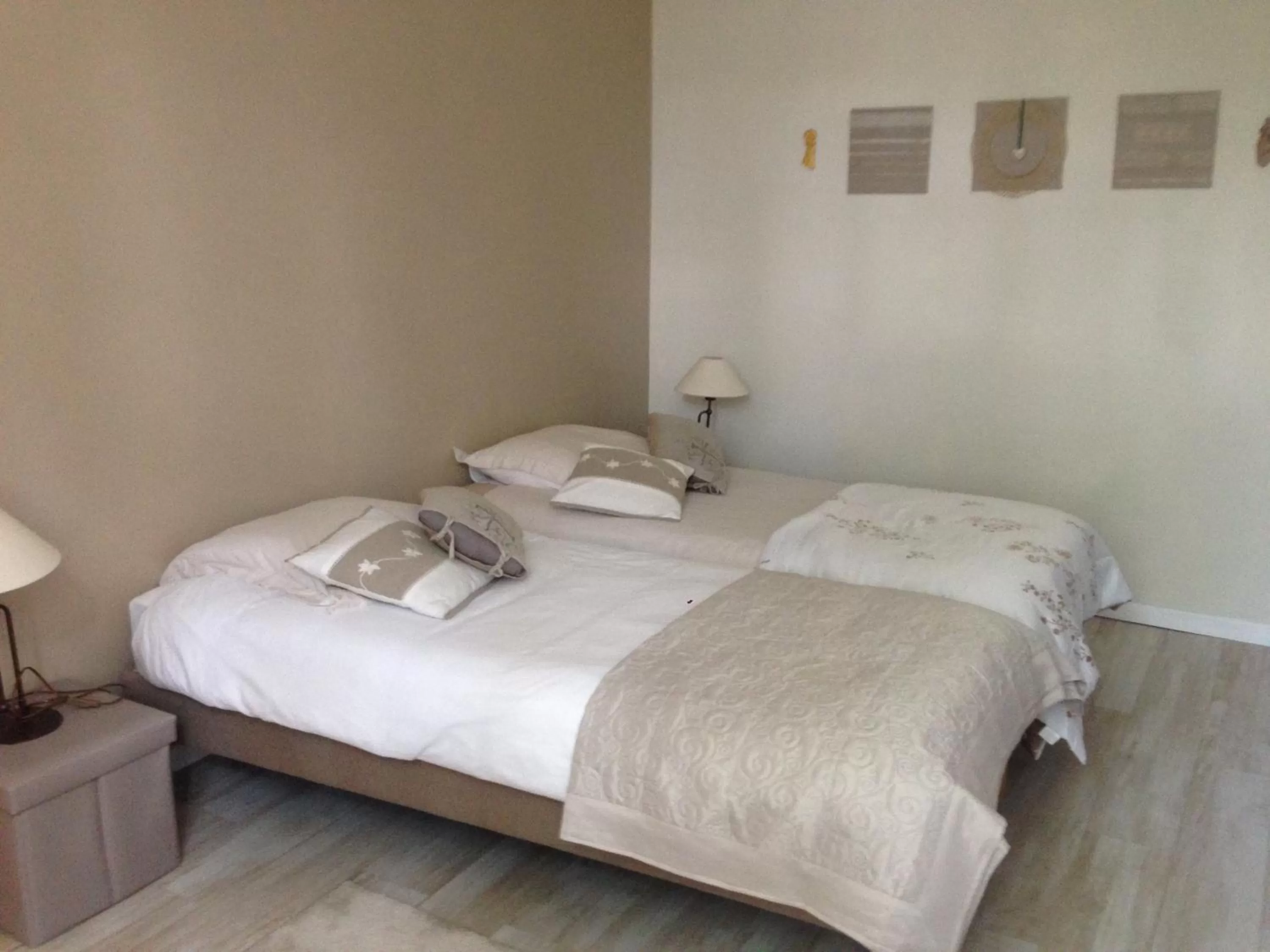 Bedroom, Bed in Château Cornillon