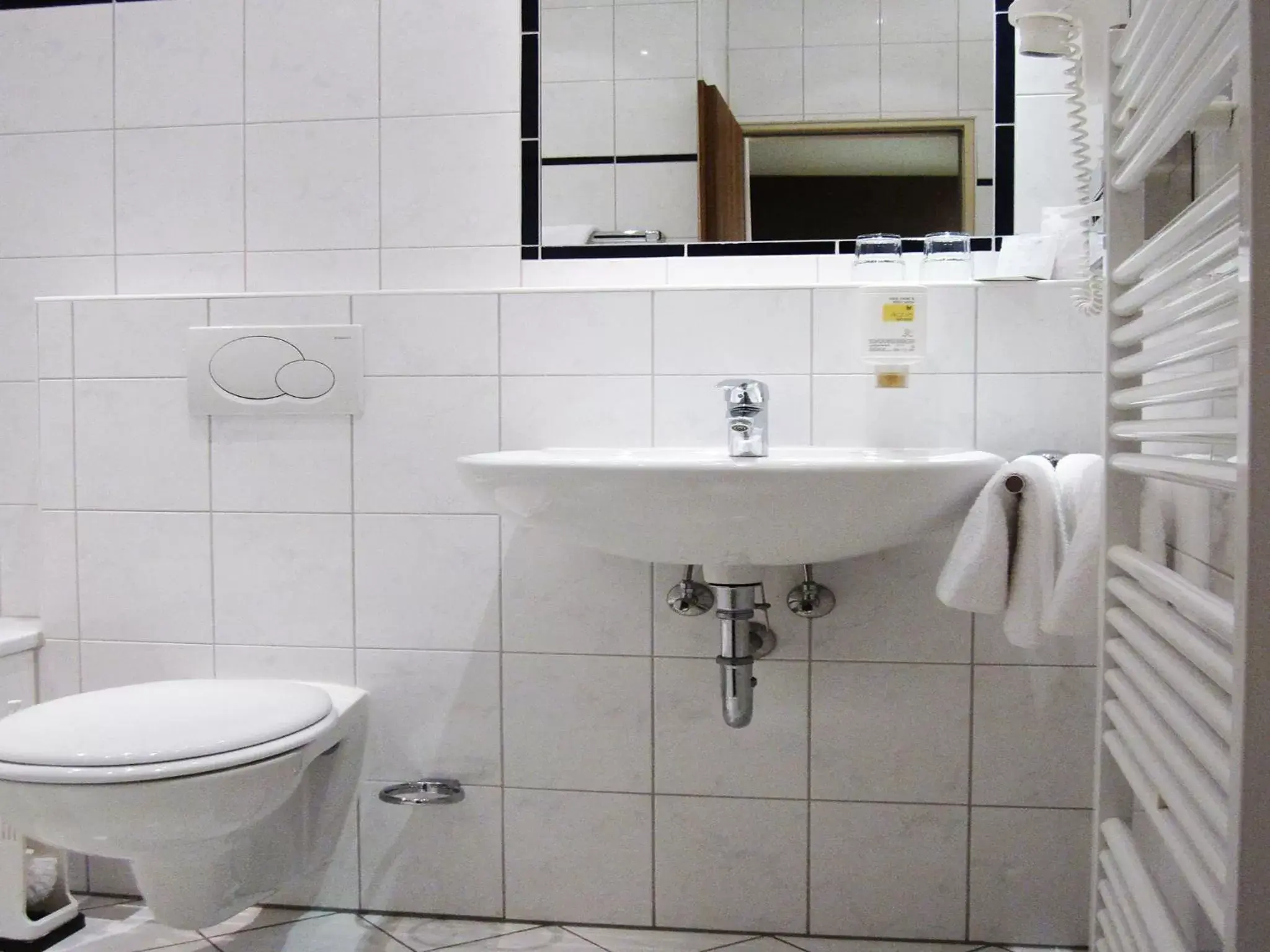 Bathroom in Motel Frankfurt