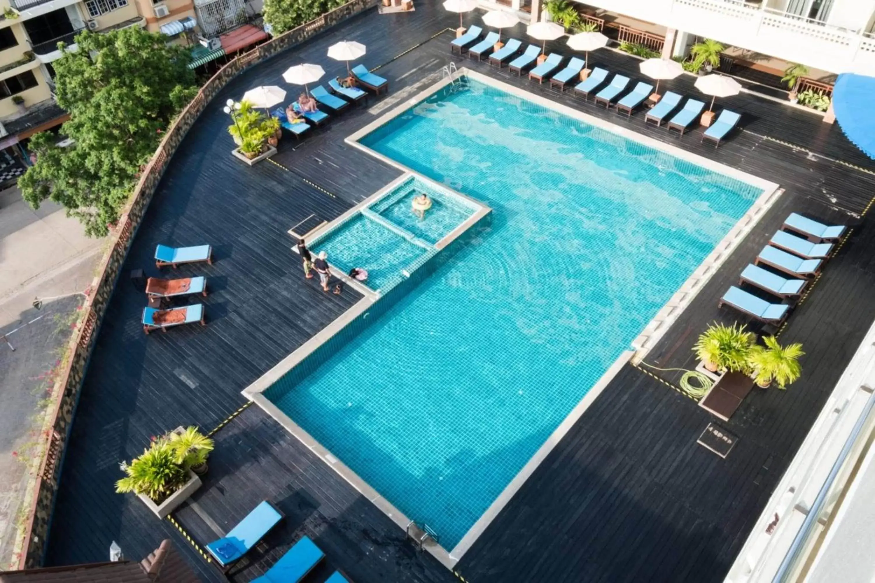 Swimming pool, Pool View in Jomtien Thani Hotel