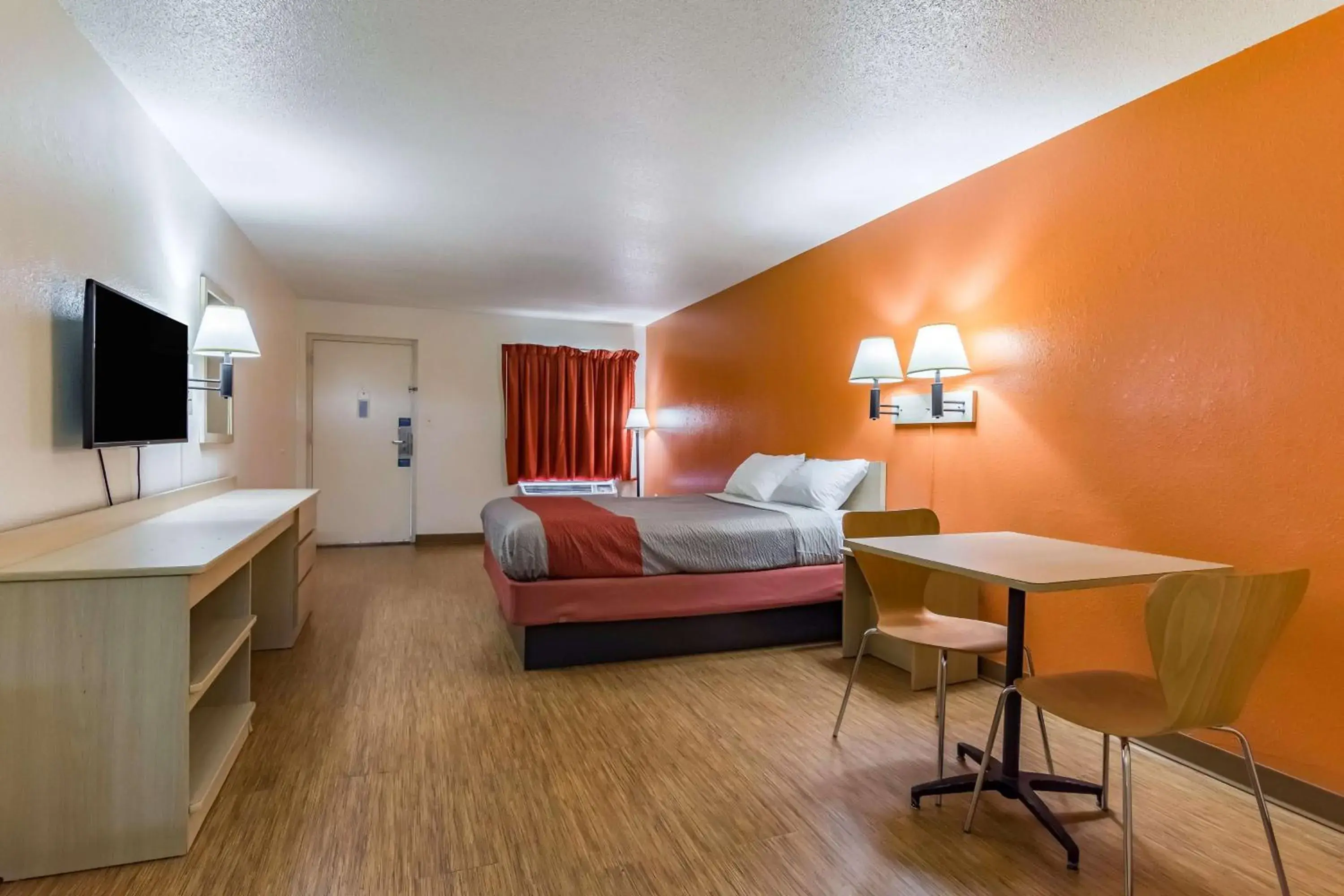 TV and multimedia, Bed in Motel 6-Raleigh, NC - Cary