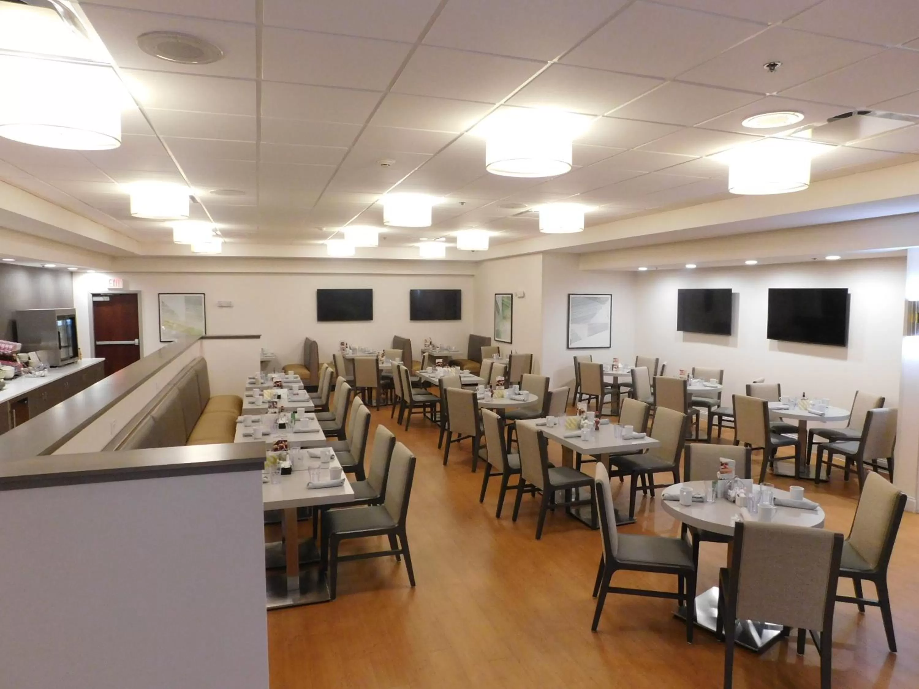 Breakfast in Holiday Inn Hotel & Suites Rochester - Marketplace by IHG