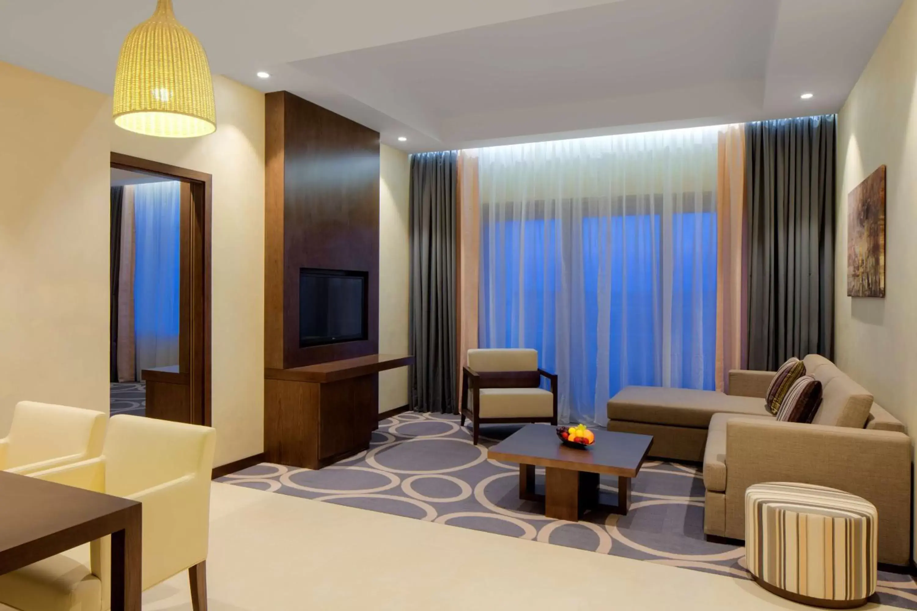 Photo of the whole room, Seating Area in Radisson Blu Hotel Sohar
