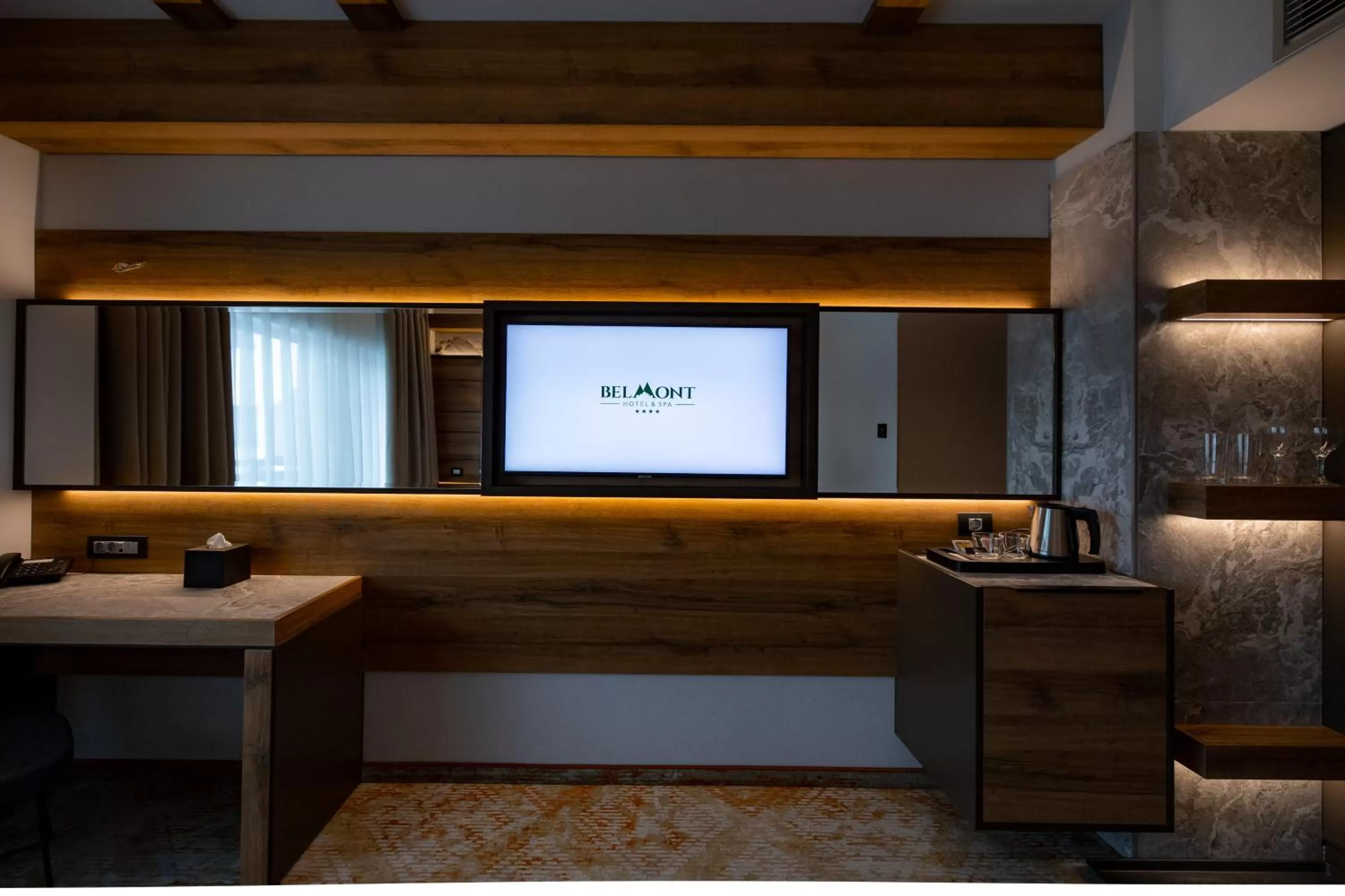 TV and multimedia in Hotel Belmont