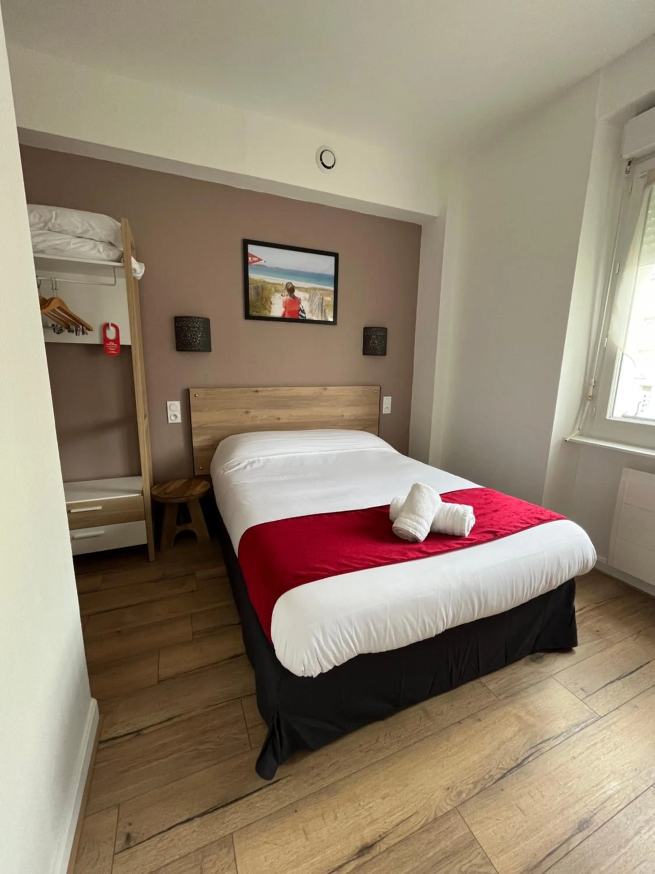 Bedroom, Bed in Hôtel Agena