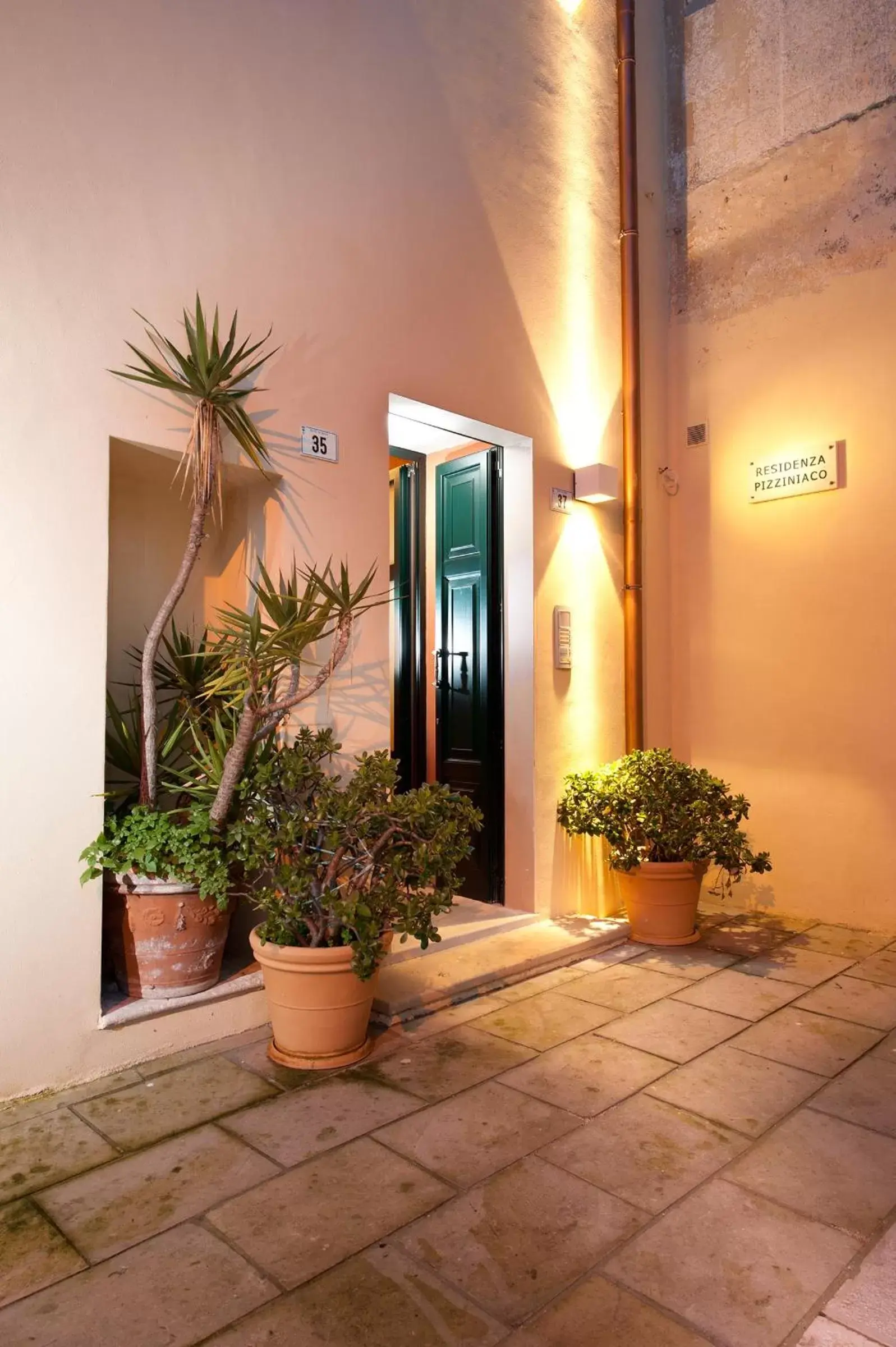 Facade/Entrance in B&B Residenza Pizziniaco