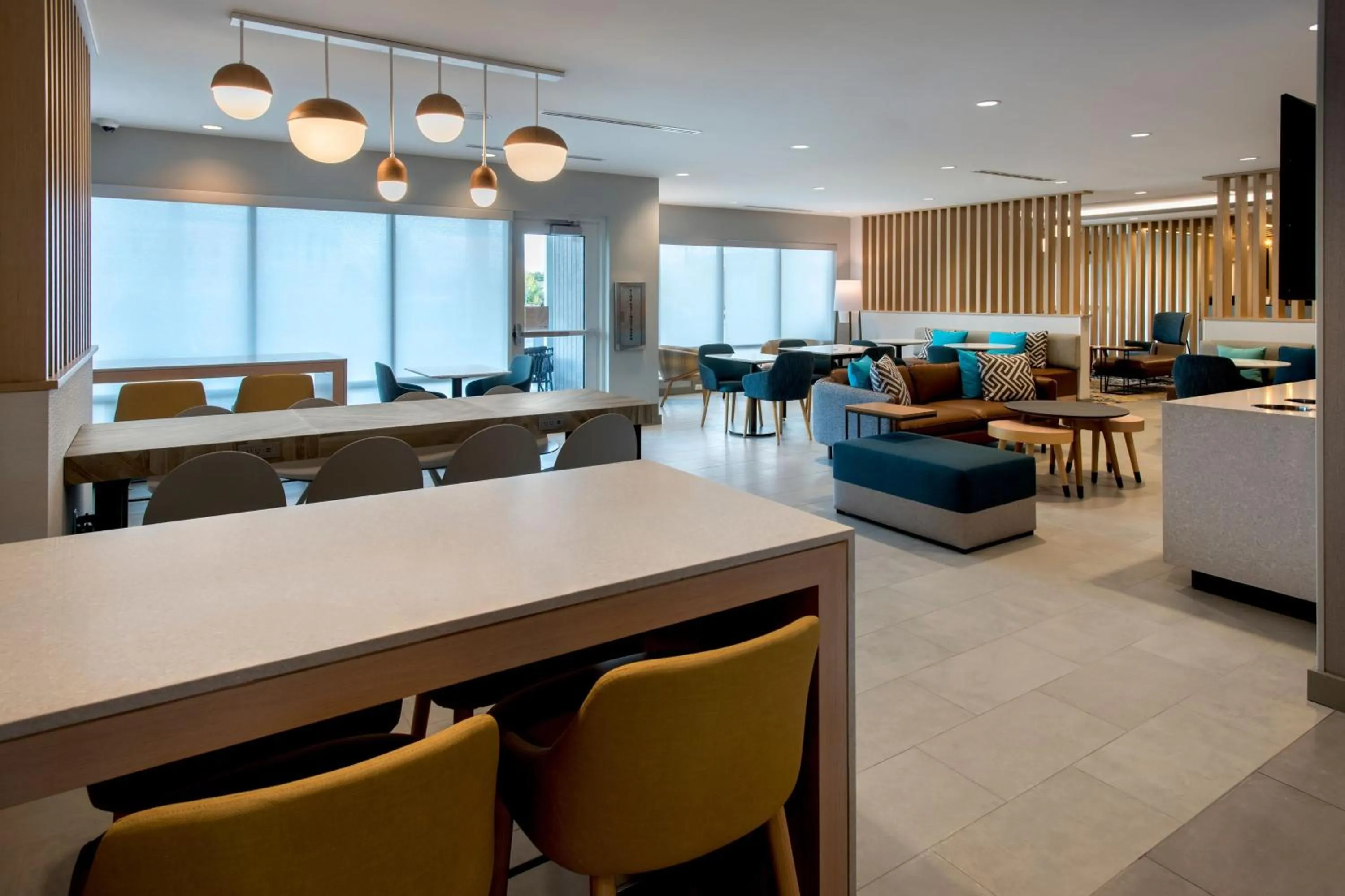 Breakfast in TownePlace Suites Portland Airport ME