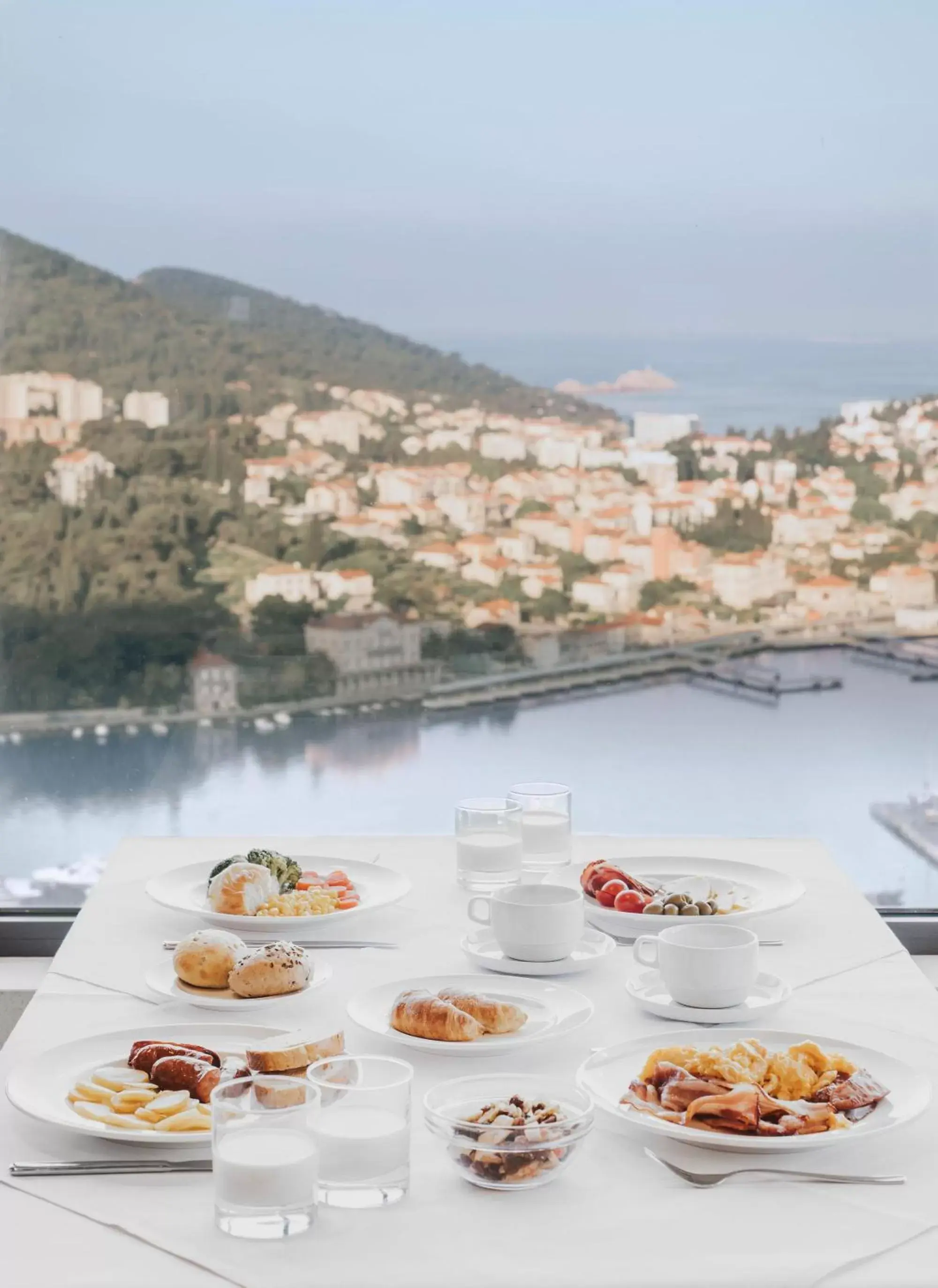 Restaurant/places to eat in Hotel Adria