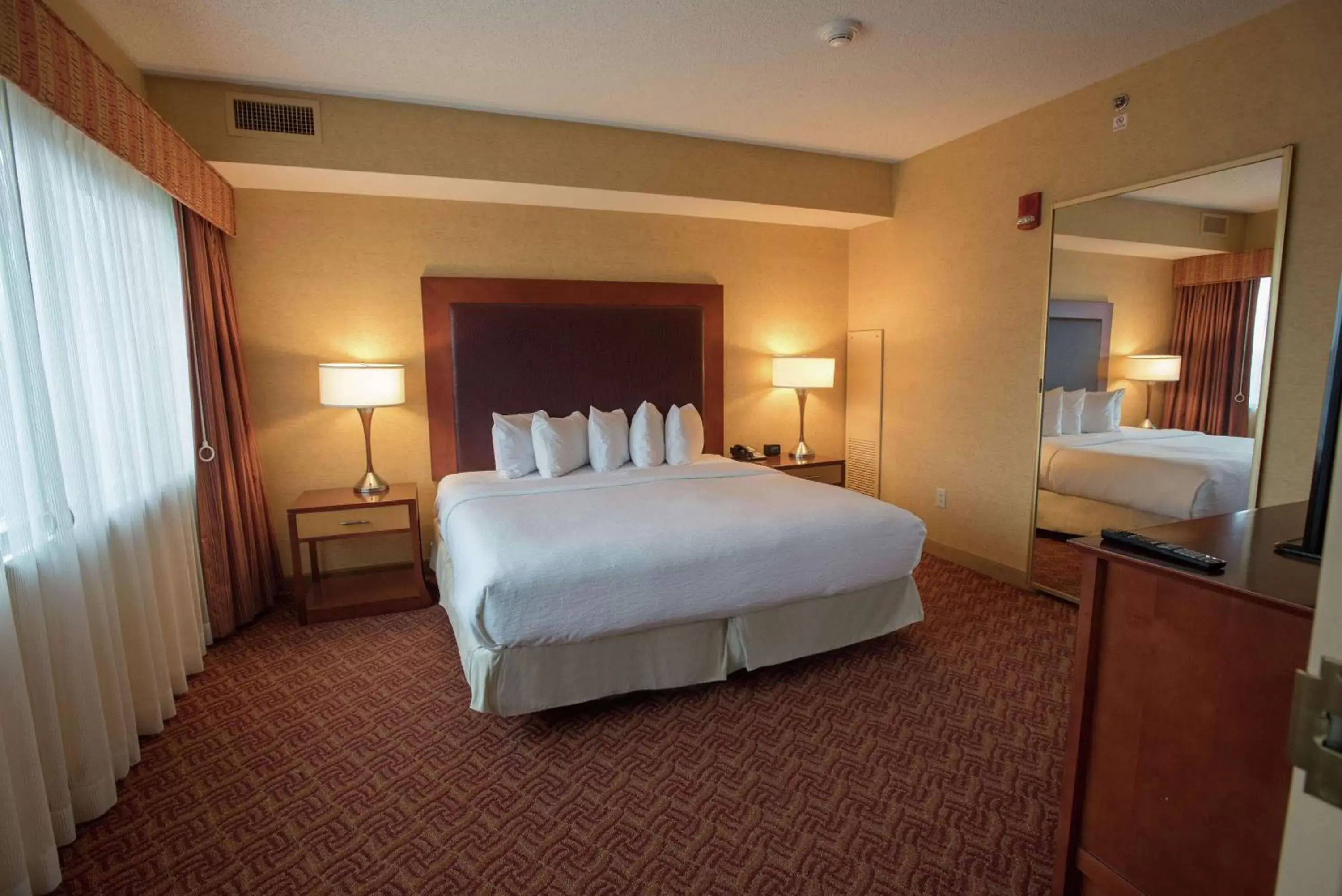 Bed in Embassy Suites by Hilton Charlotte Concord Golf Resort & Spa