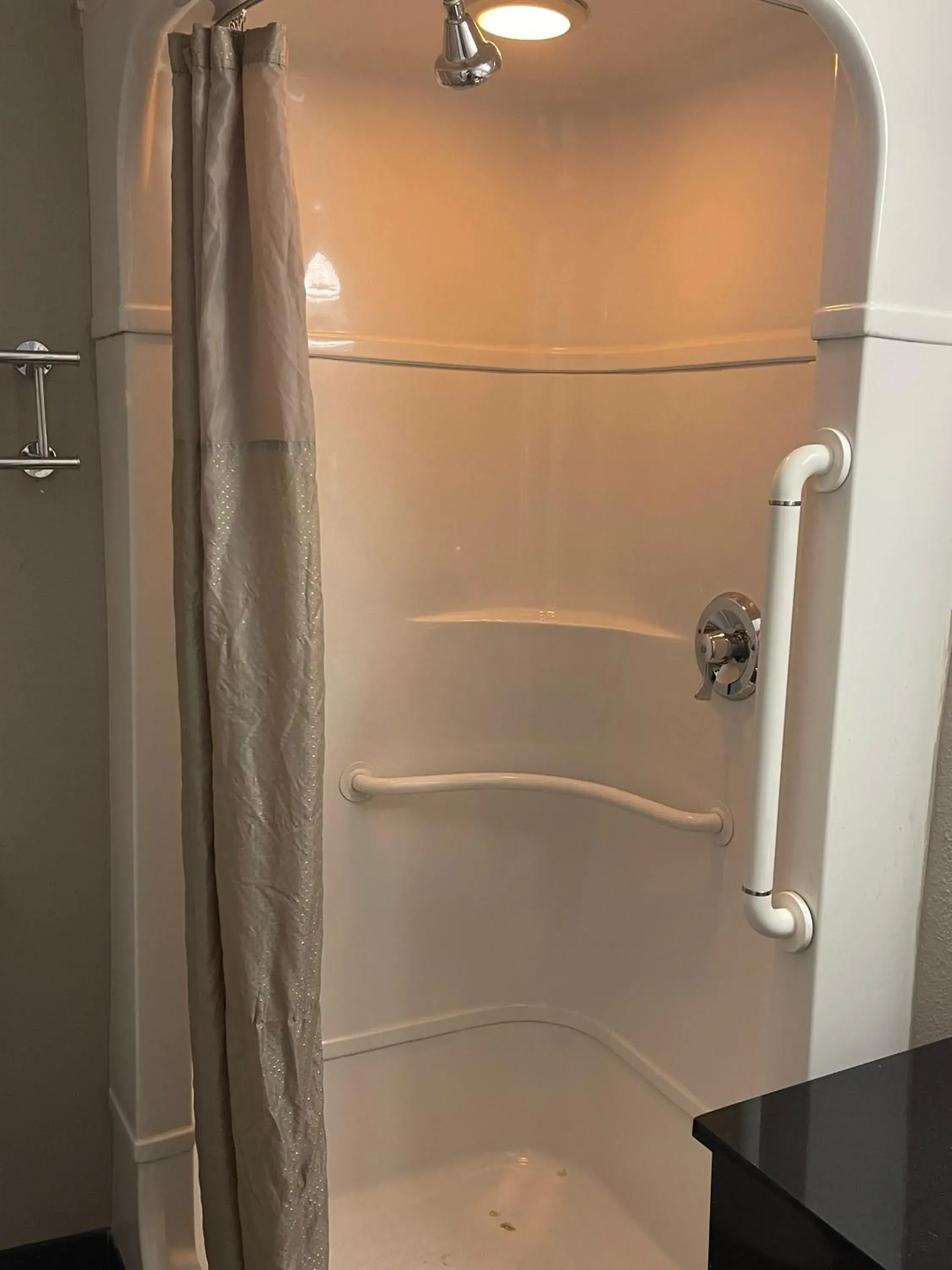 Shower, Bathroom in Motel 6-Bakersfield, CA - South