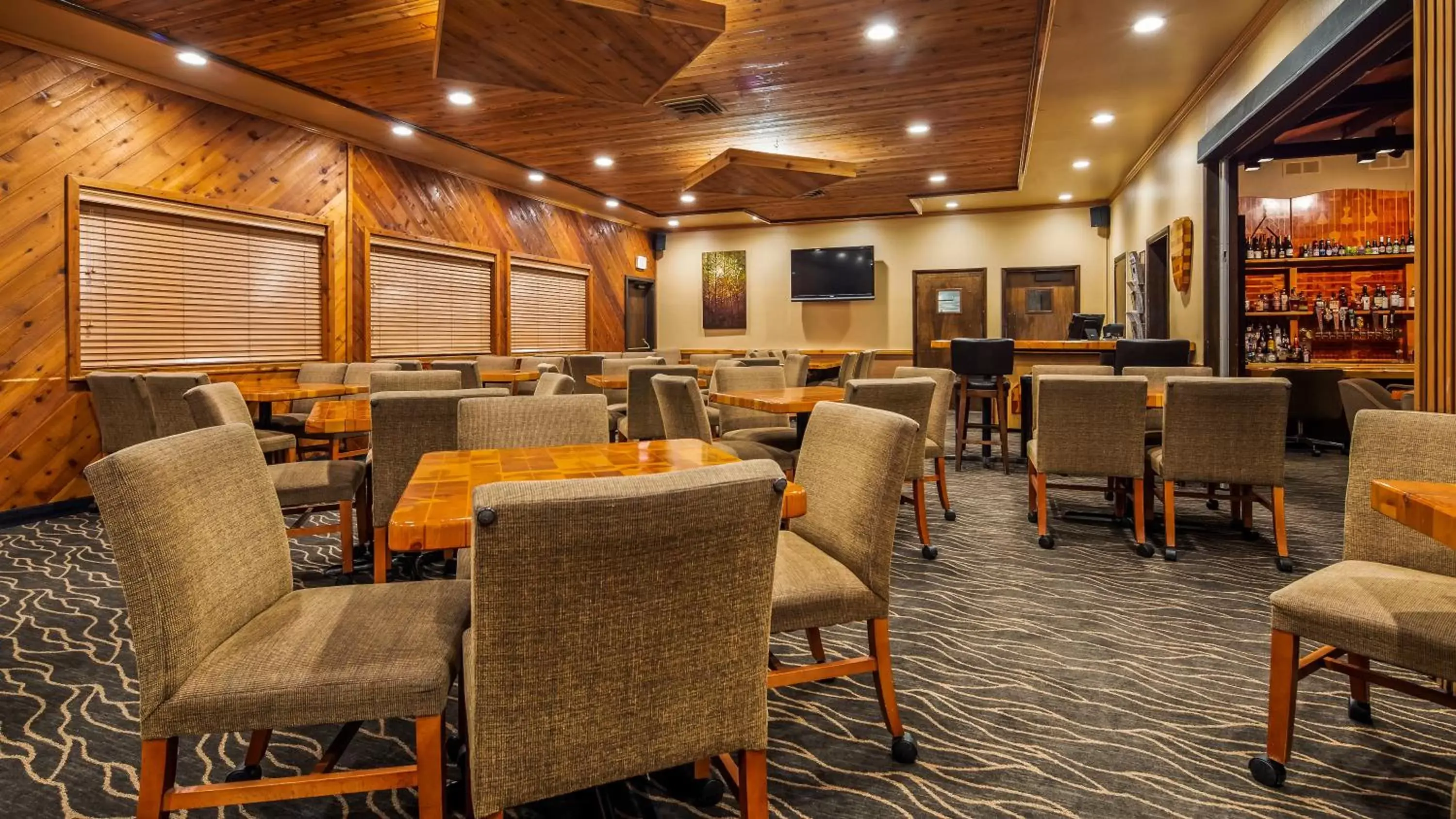 Lounge or bar, Restaurant/Places to Eat in Best Western Plus Tree House