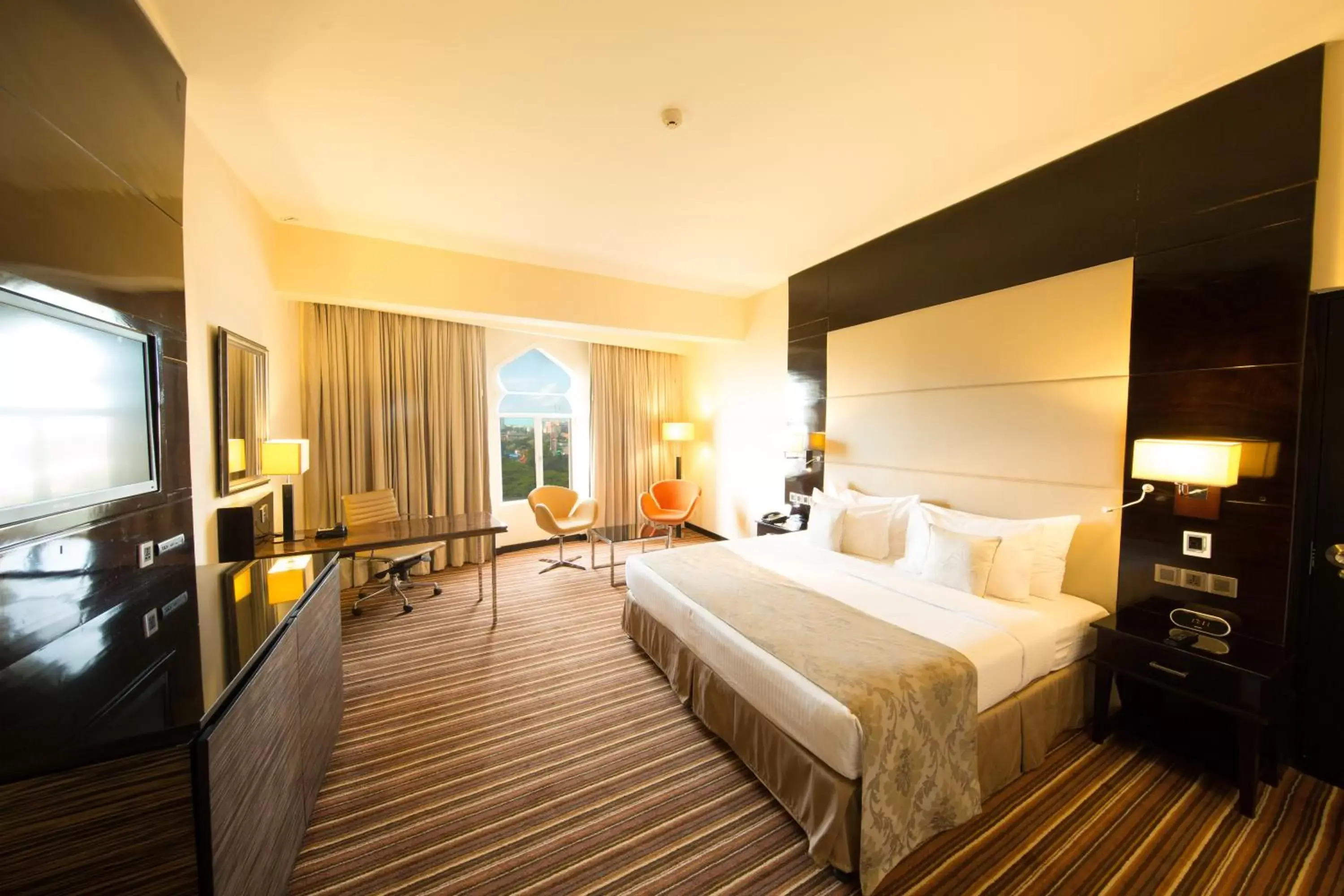 Deluxe King Smoking Room in Ramada Colombo Deluxe King Smoking Room in Ramada Colombo