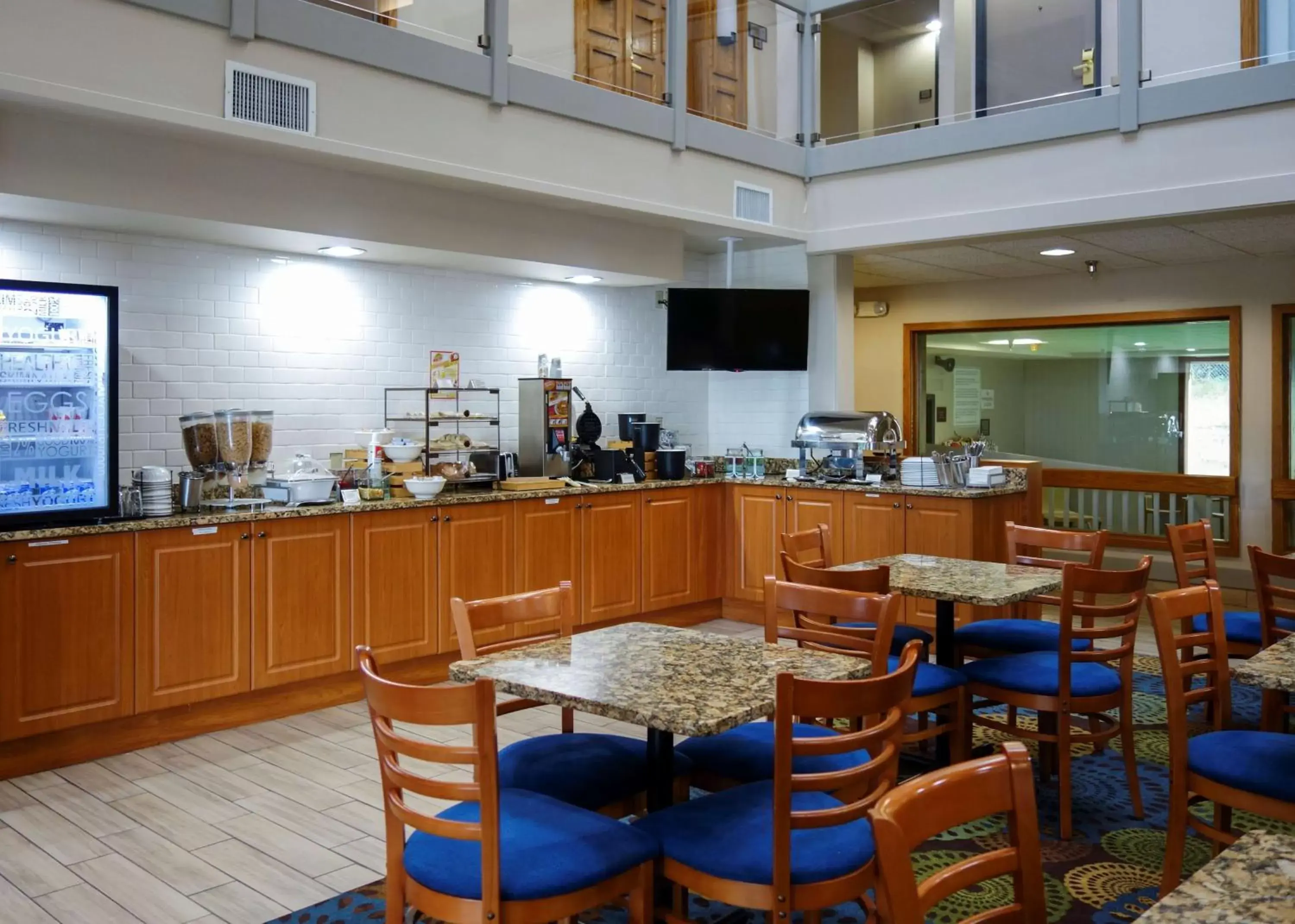 Restaurant/Places to Eat in Country Inn & Suites by Radisson, Mishawaka, IN