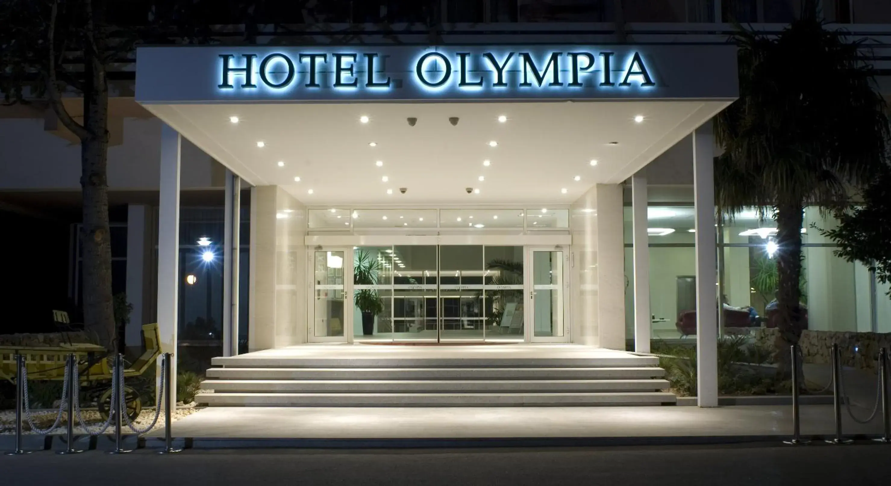Facade/entrance in Hotel Olympia