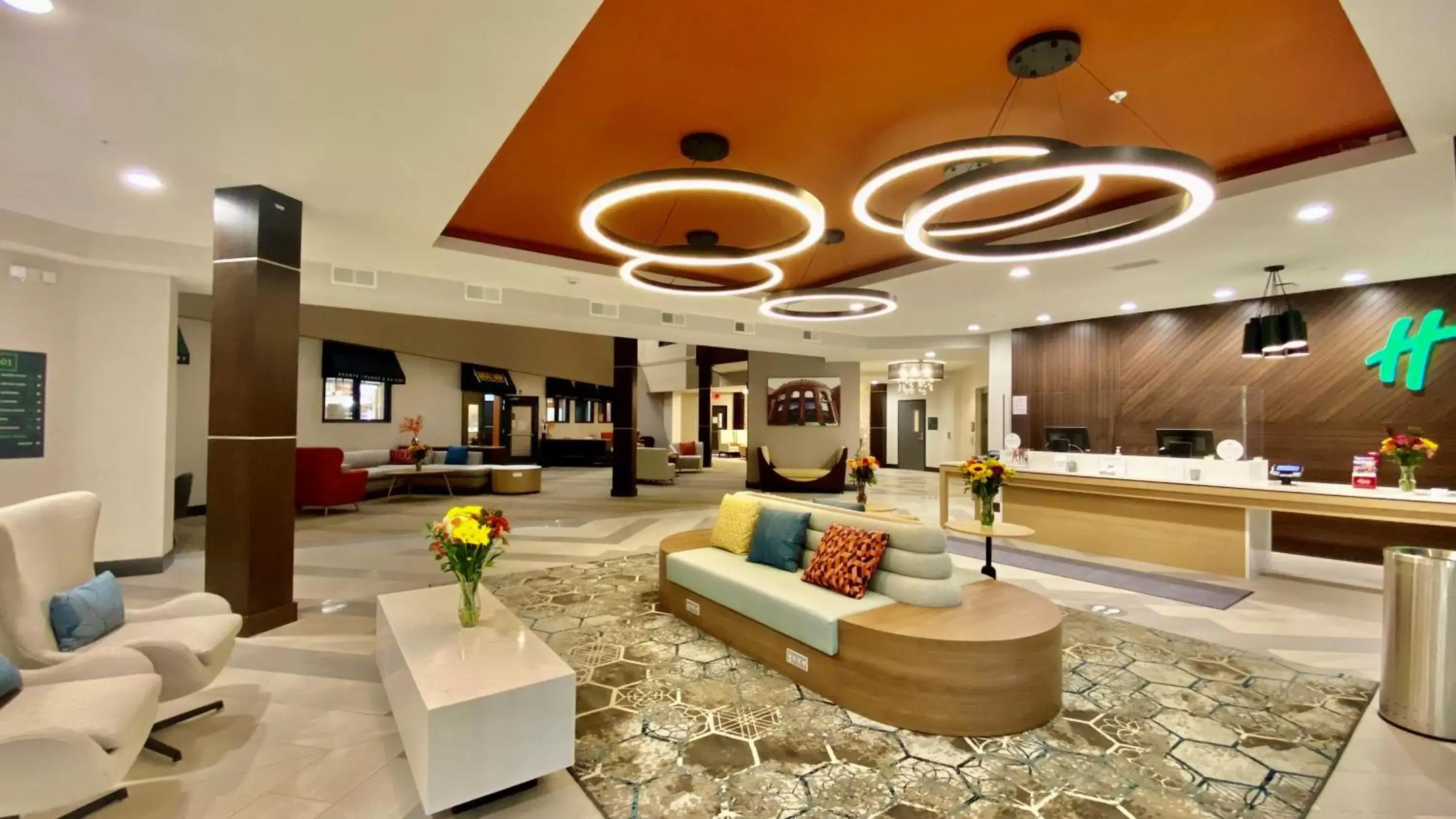 Property building, Lobby/Reception in Holiday Inn St Louis - Creve Coeur