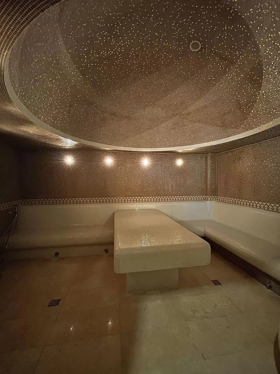 Steam room in Bernardazzi Grand Hotel