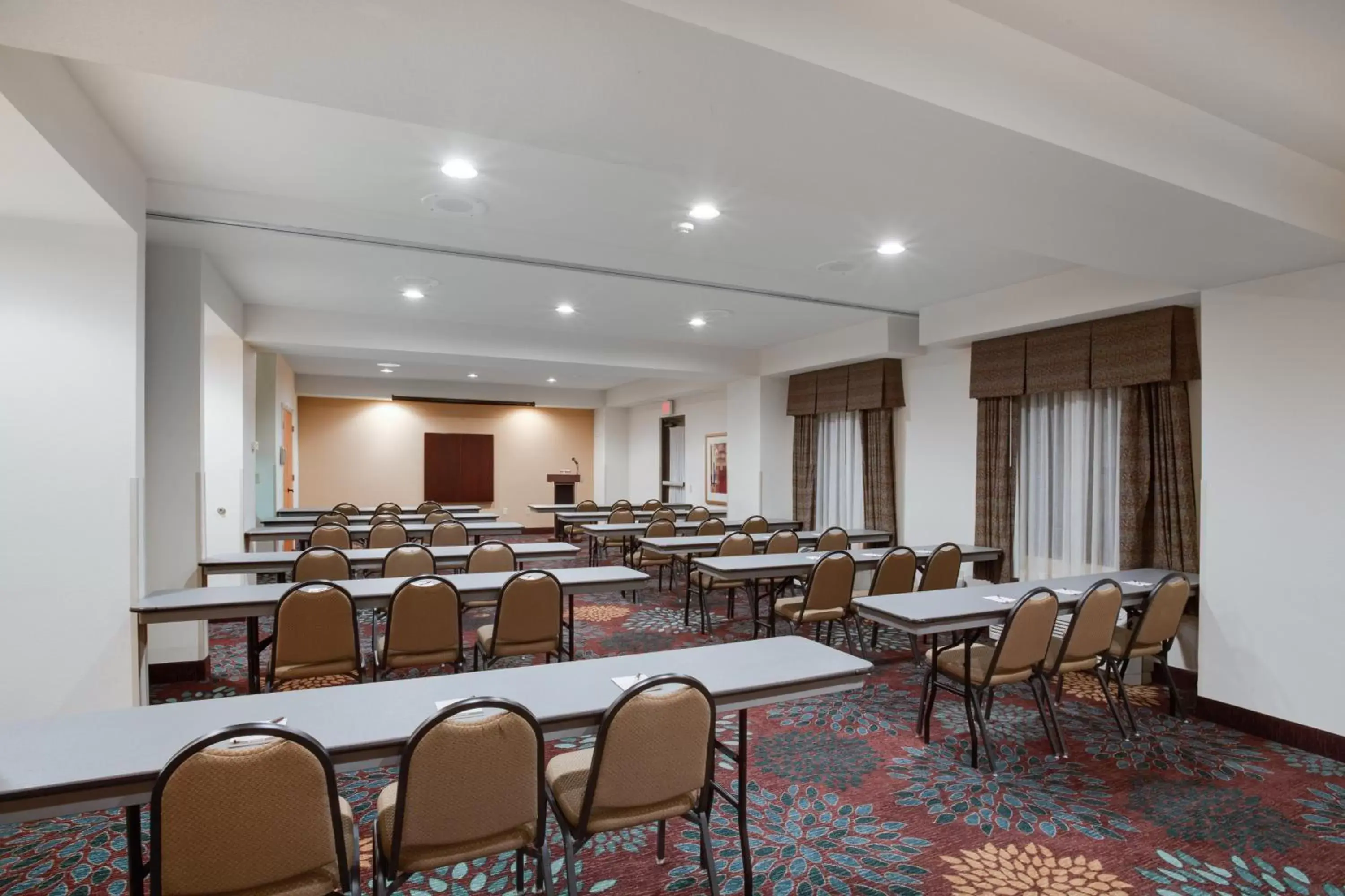 Meeting/conference room in Staybridge Suites Tampa East- Brandon, an IHG Hotel