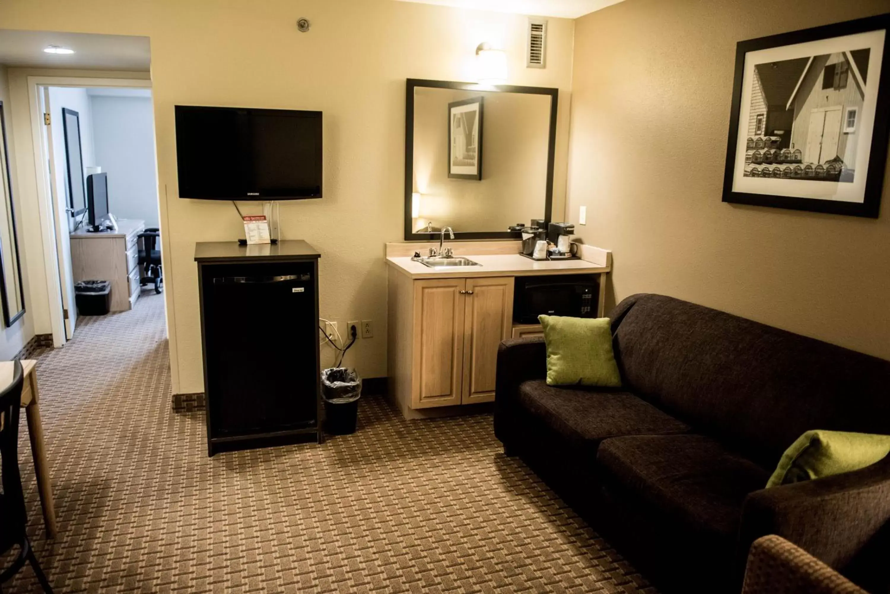 TV and multimedia, TV/Entertainment Center in Travelodge Suites by Wyndham Moncton