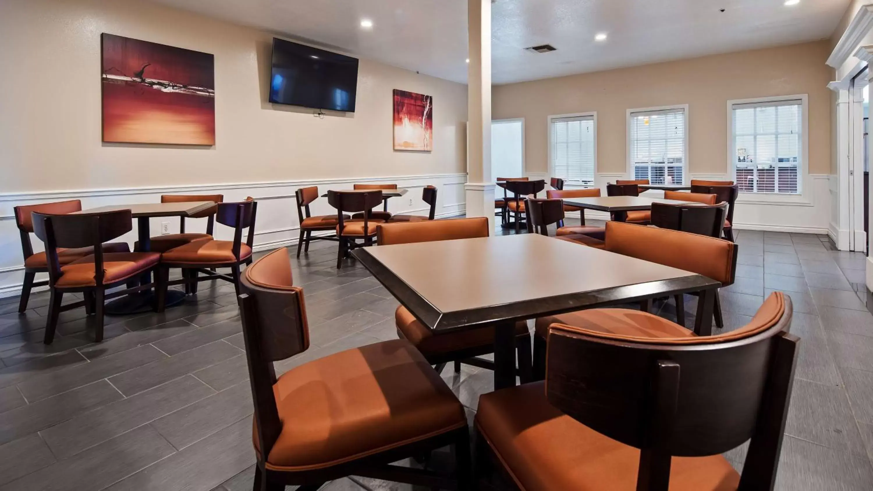 Restaurant/Places to Eat in Best Western Plus Newport Mesa Inn