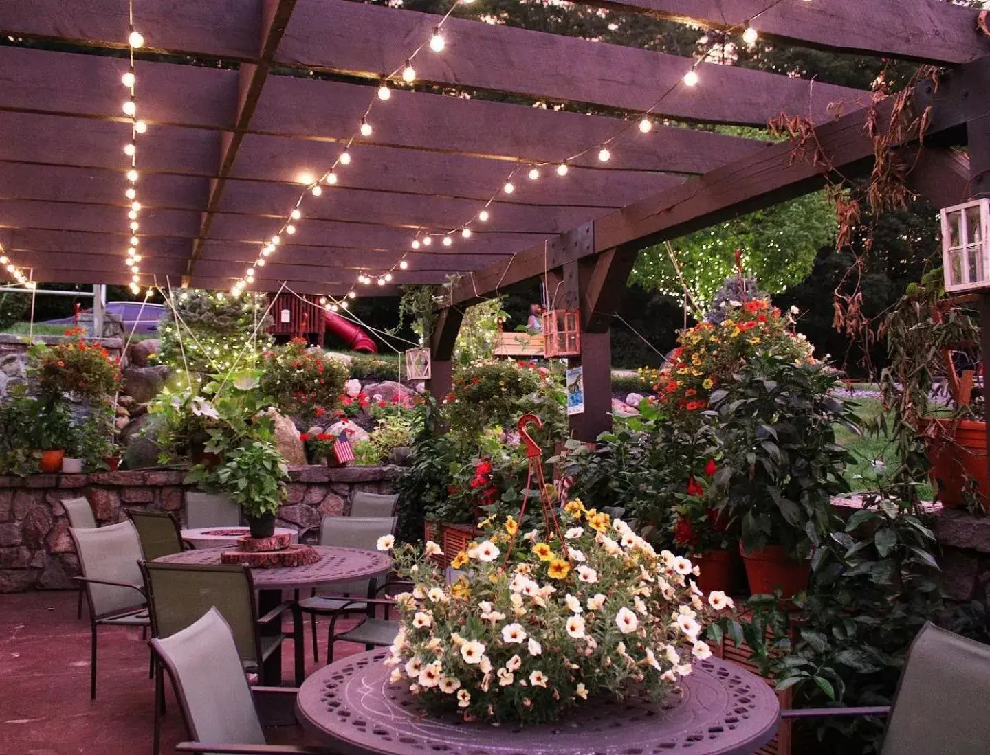 Garden, Restaurant/Places to Eat in Super 8 by Wyndham Lake George/Downtown