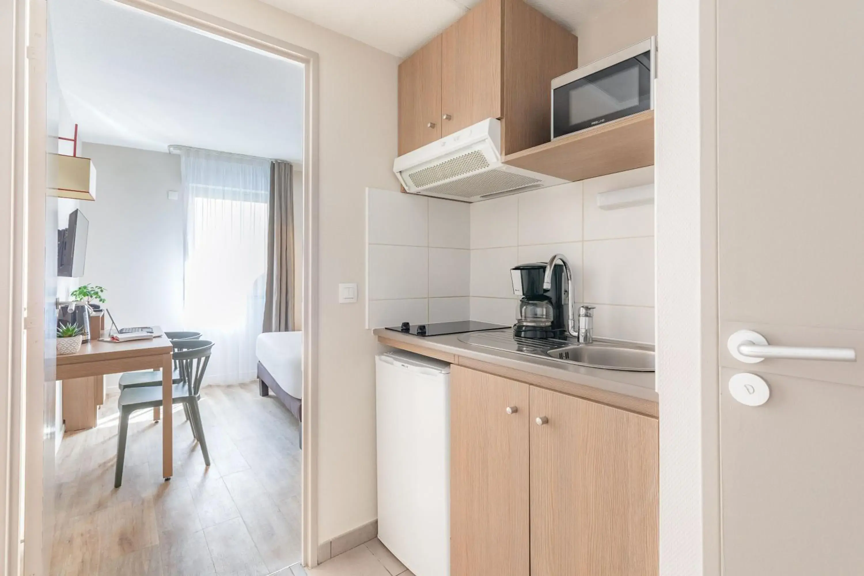 Kitchen or kitchenette, Kitchen/Kitchenette in Appart'City Valence Centre