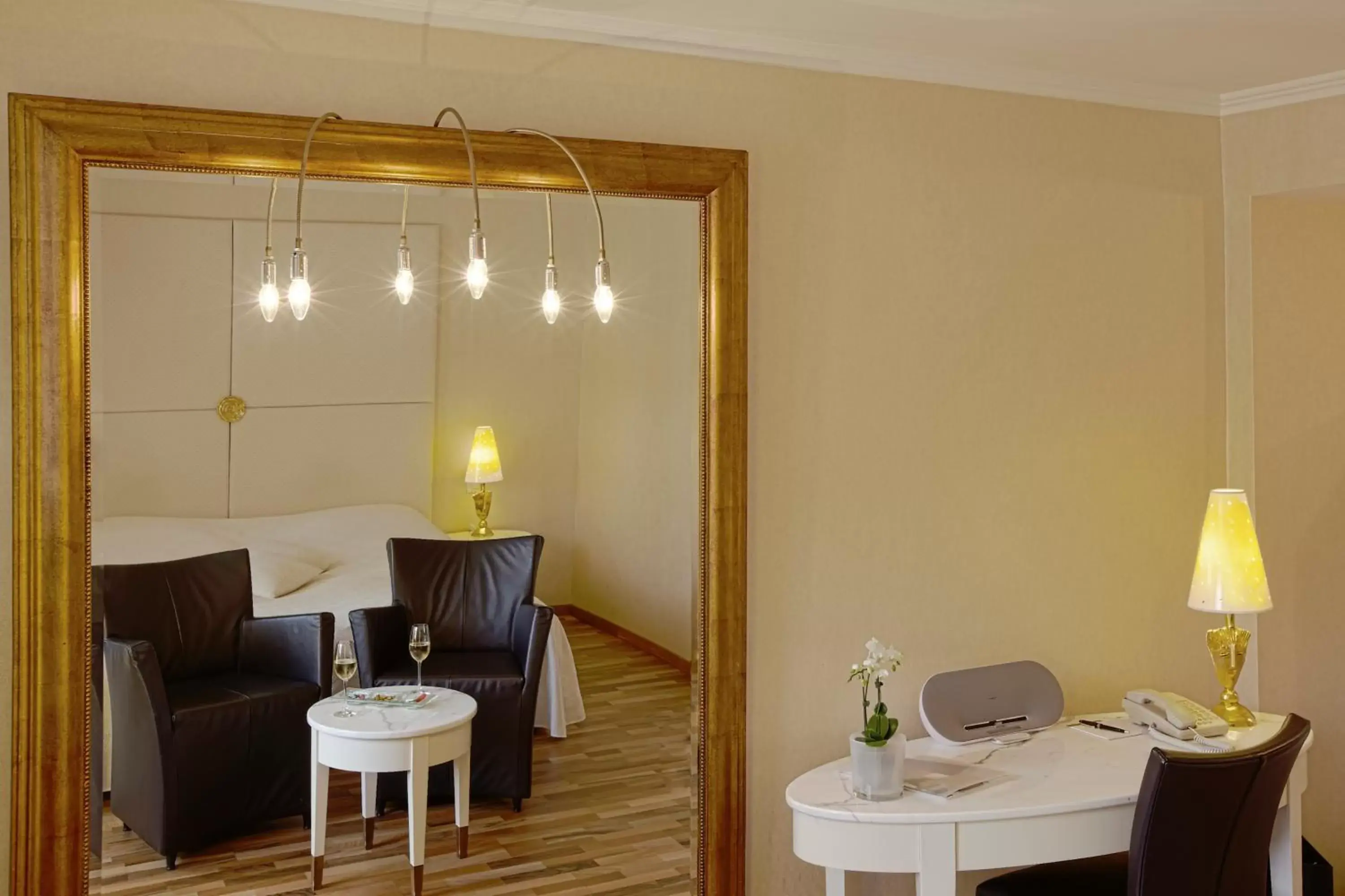 Decorative detail, Restaurant/Places to Eat in Hotel des Balances