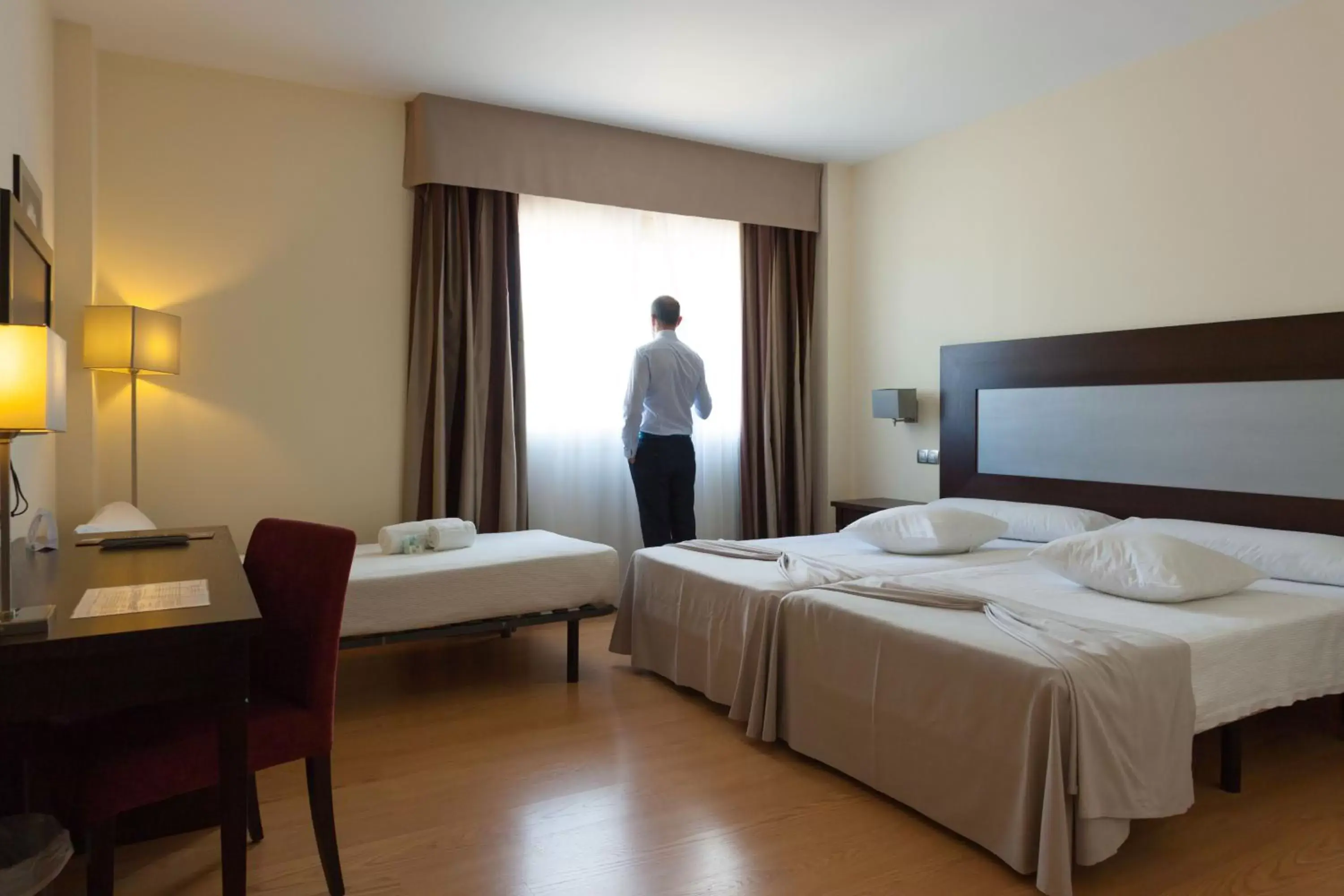 Twin Room with Parking in Las Bóvedas Twin Room with Parking in Las Bóvedas