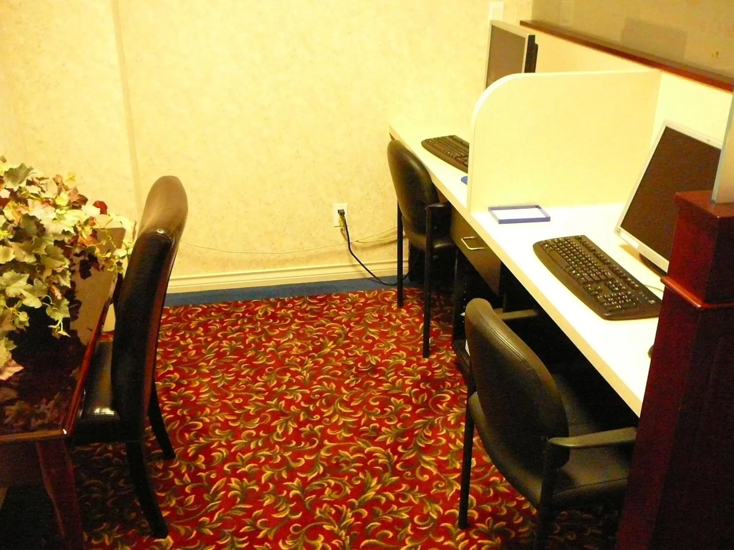 Business facilities, Business Area/Conference Room in Coast Abbotsford Hotel & Suites