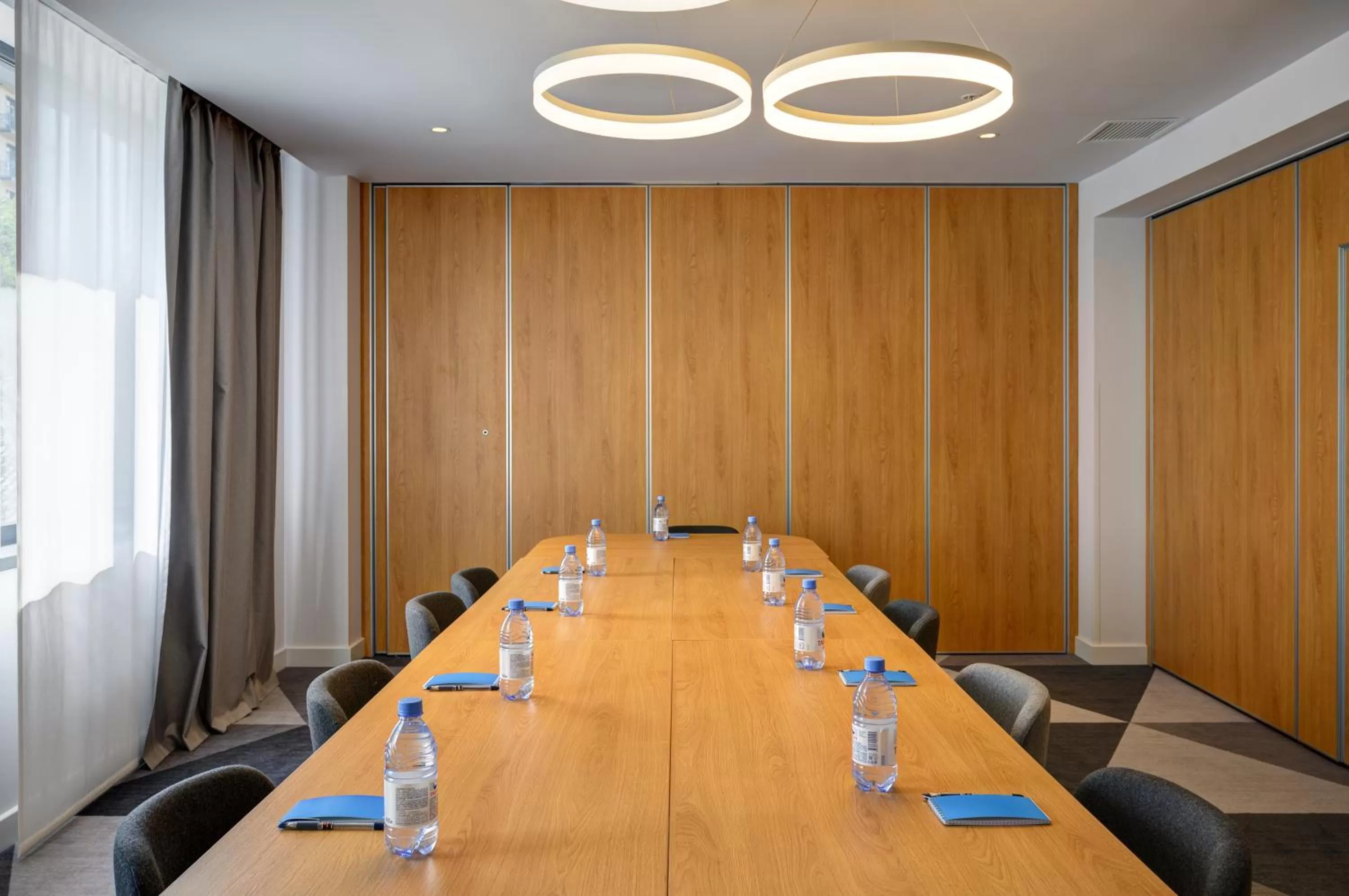 Meeting/conference room in Holiday Inn Express - Almaty by IHG