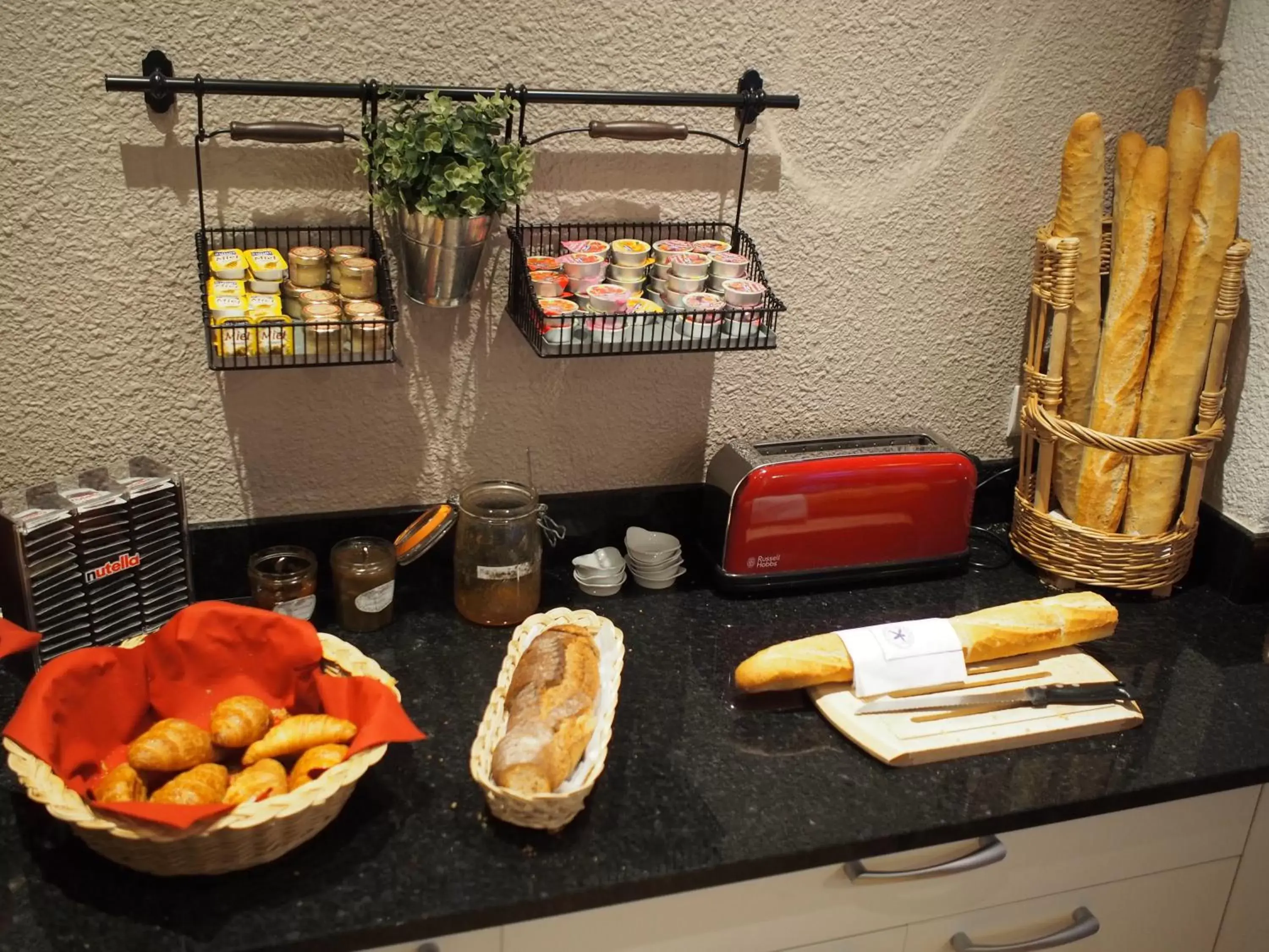 Buffet breakfast in The Originals City, Hôtel Aster, Saint-Avold Nord (Inter-Hotel)