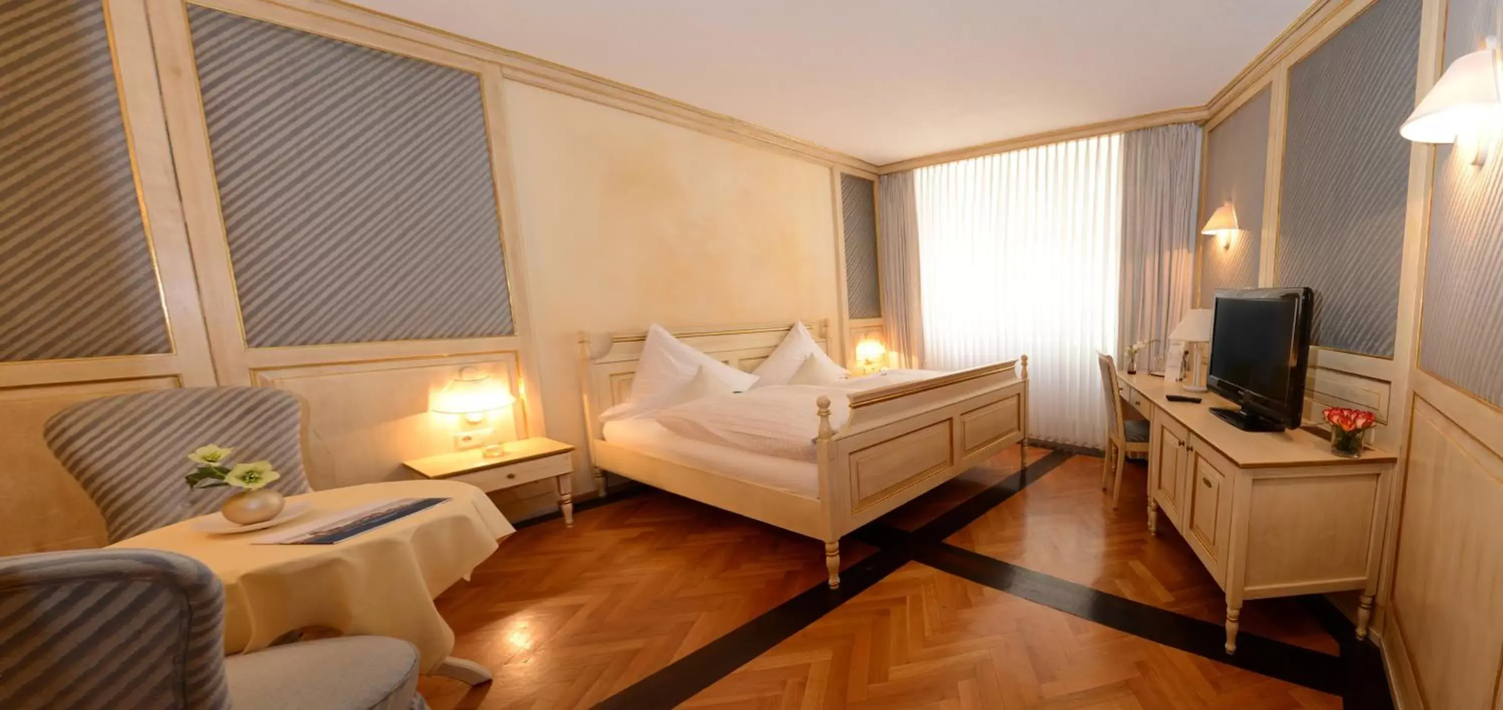 Photo of the whole room, Bed in Hotel Deutsches Haus