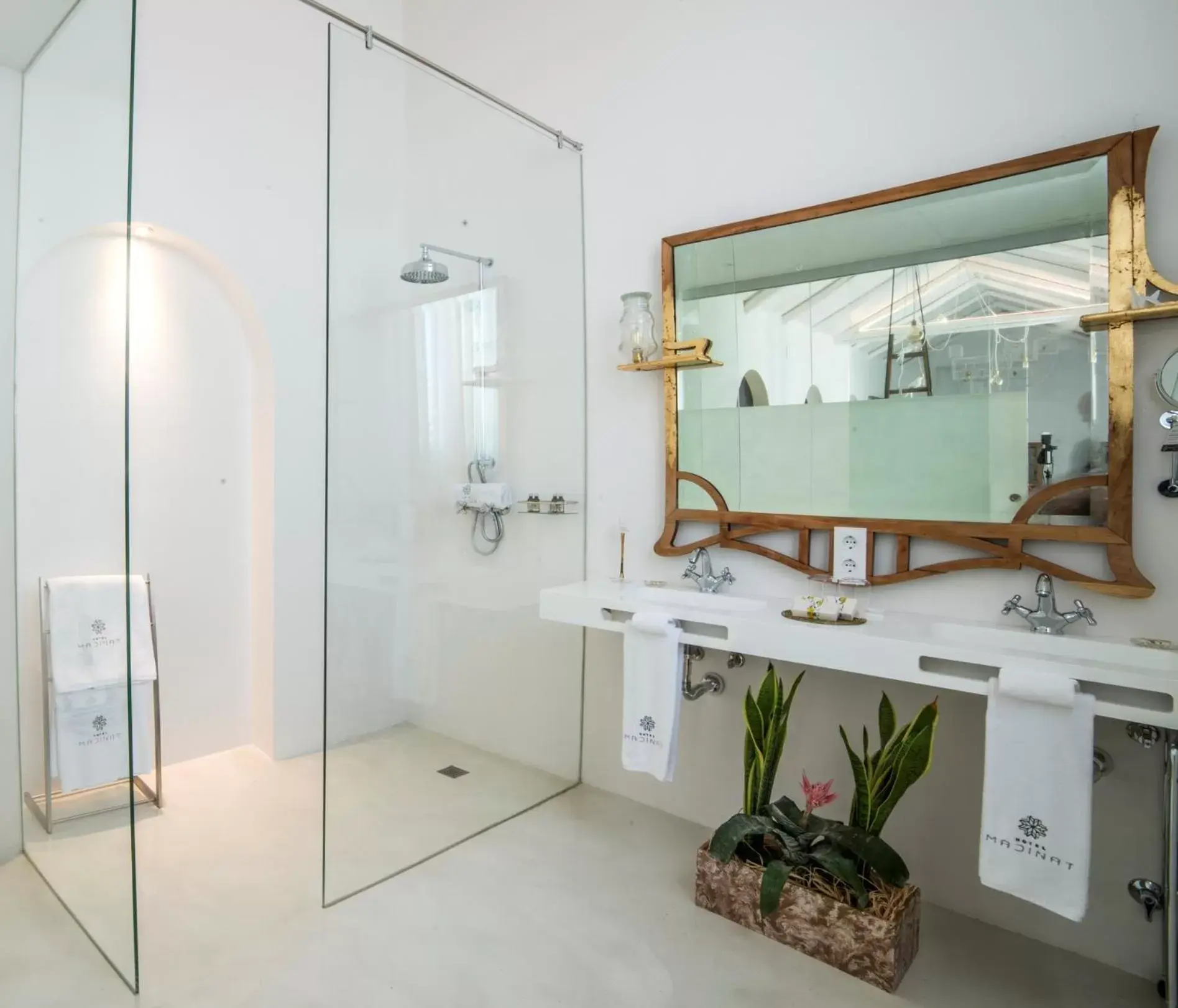 Shower, Bathroom in Hotel Madinat