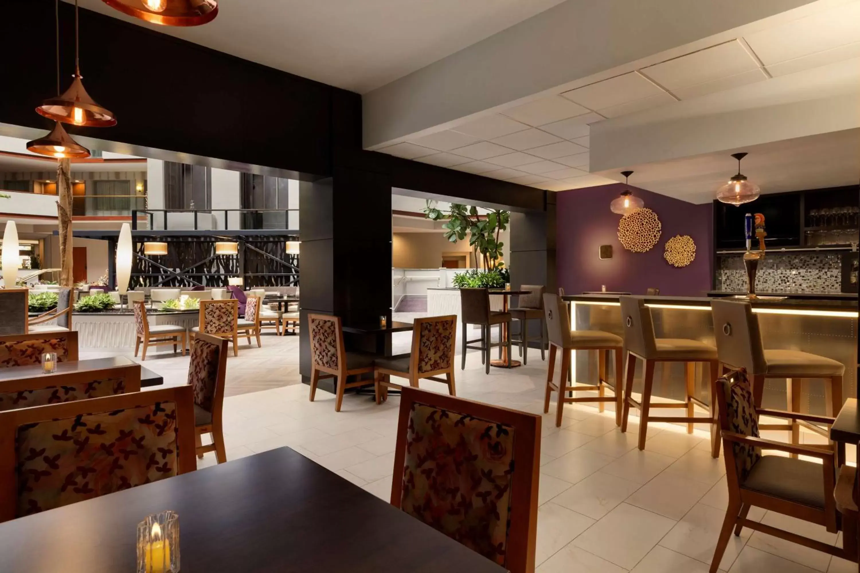 Lounge or bar, Restaurant/Places to Eat in Embassy Suites by Hilton Irvine Orange County Airport