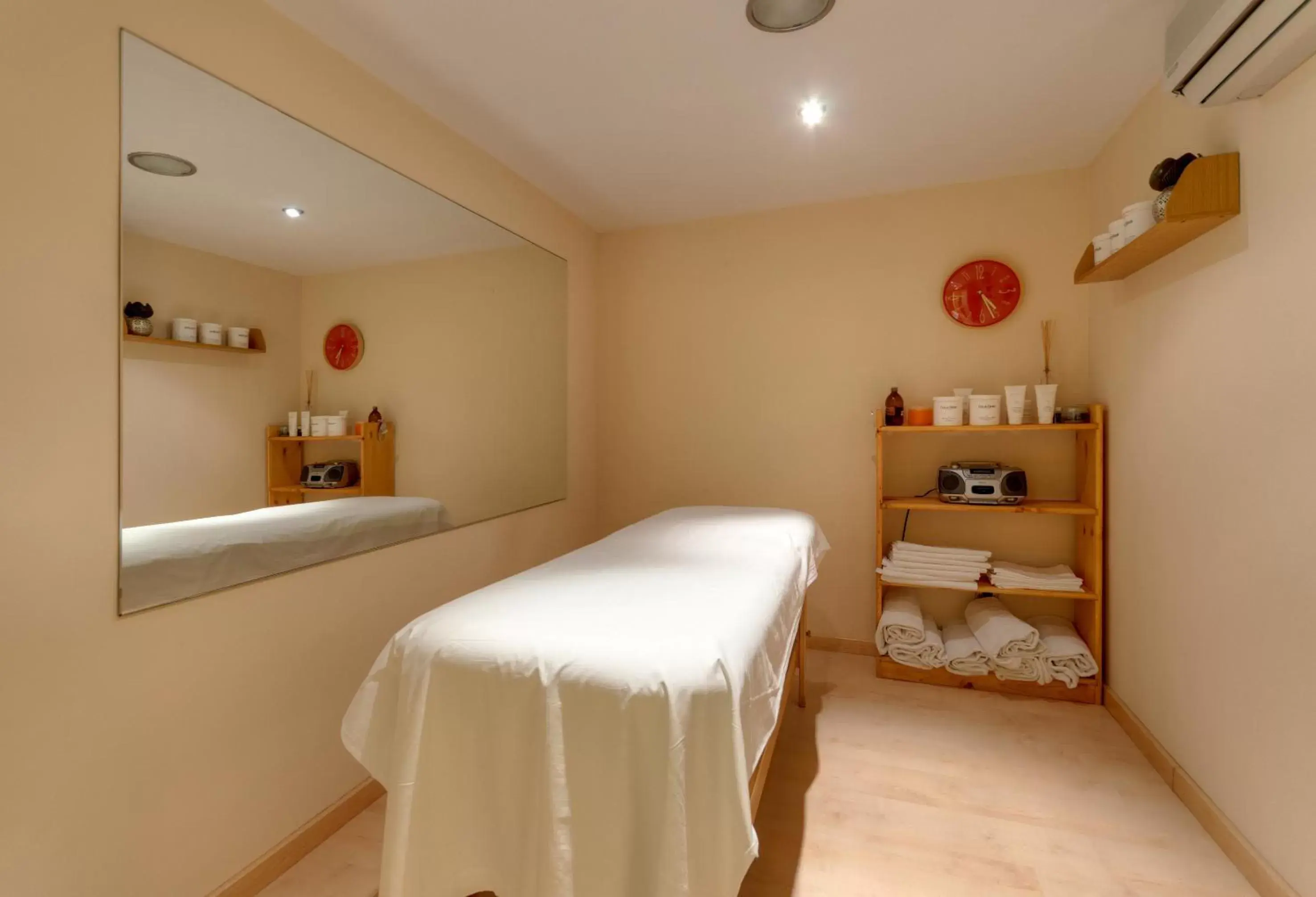 Spa and wellness centre/facilities in Sol Port Cambrils Hotel