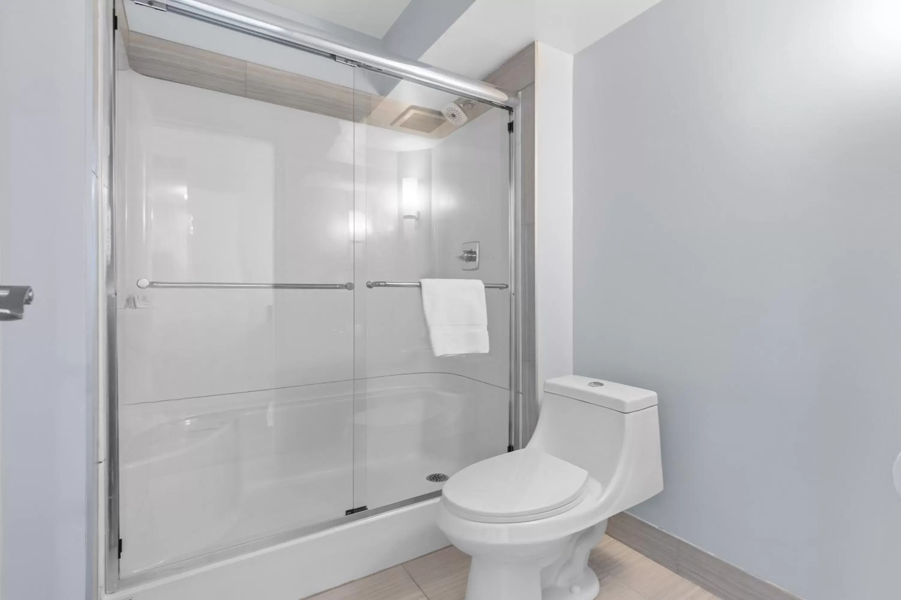 Bathroom in Emerald Hotel & Suites Calgary Airport