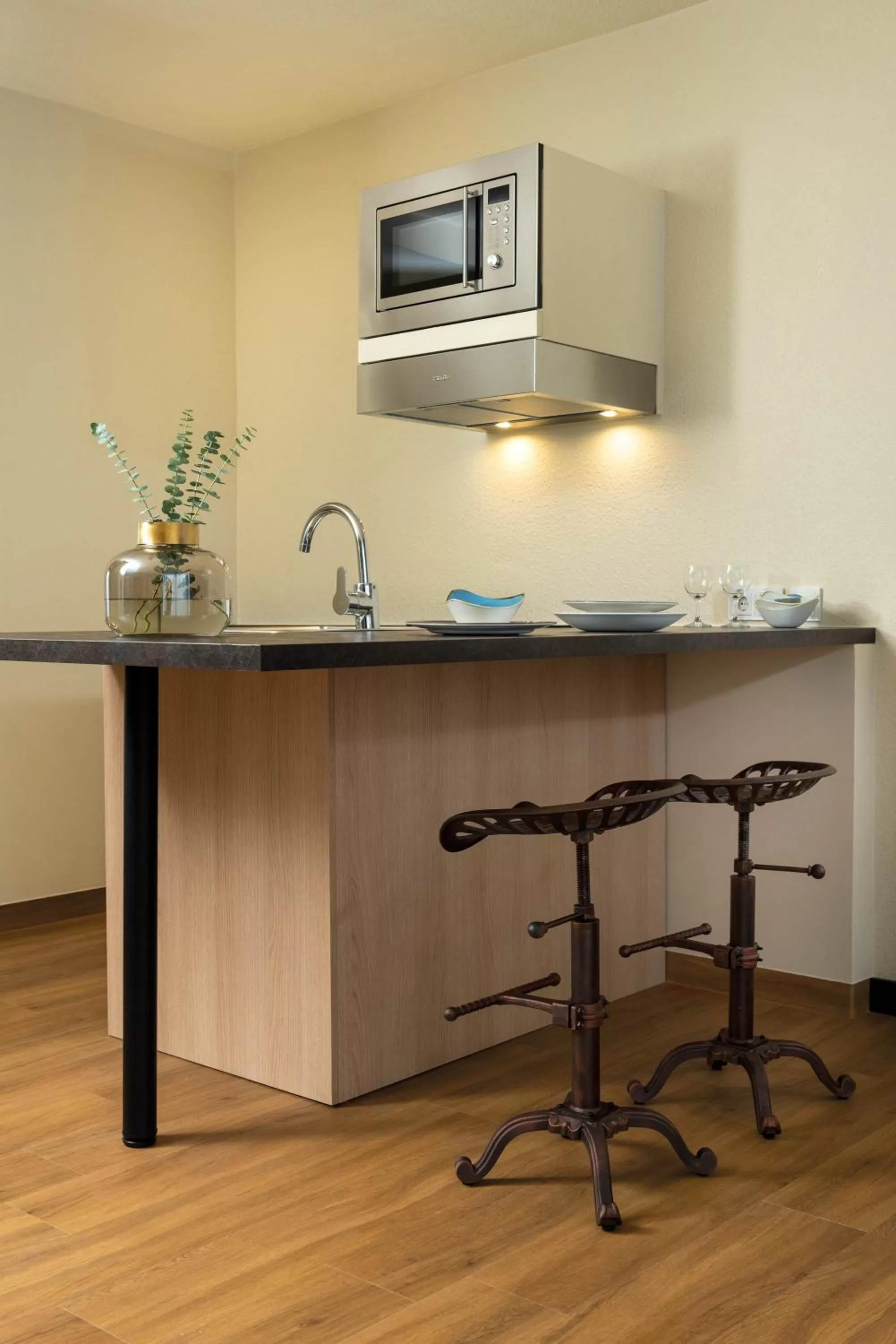 Kitchen or kitchenette in Seminaris Hotel Lüneburg