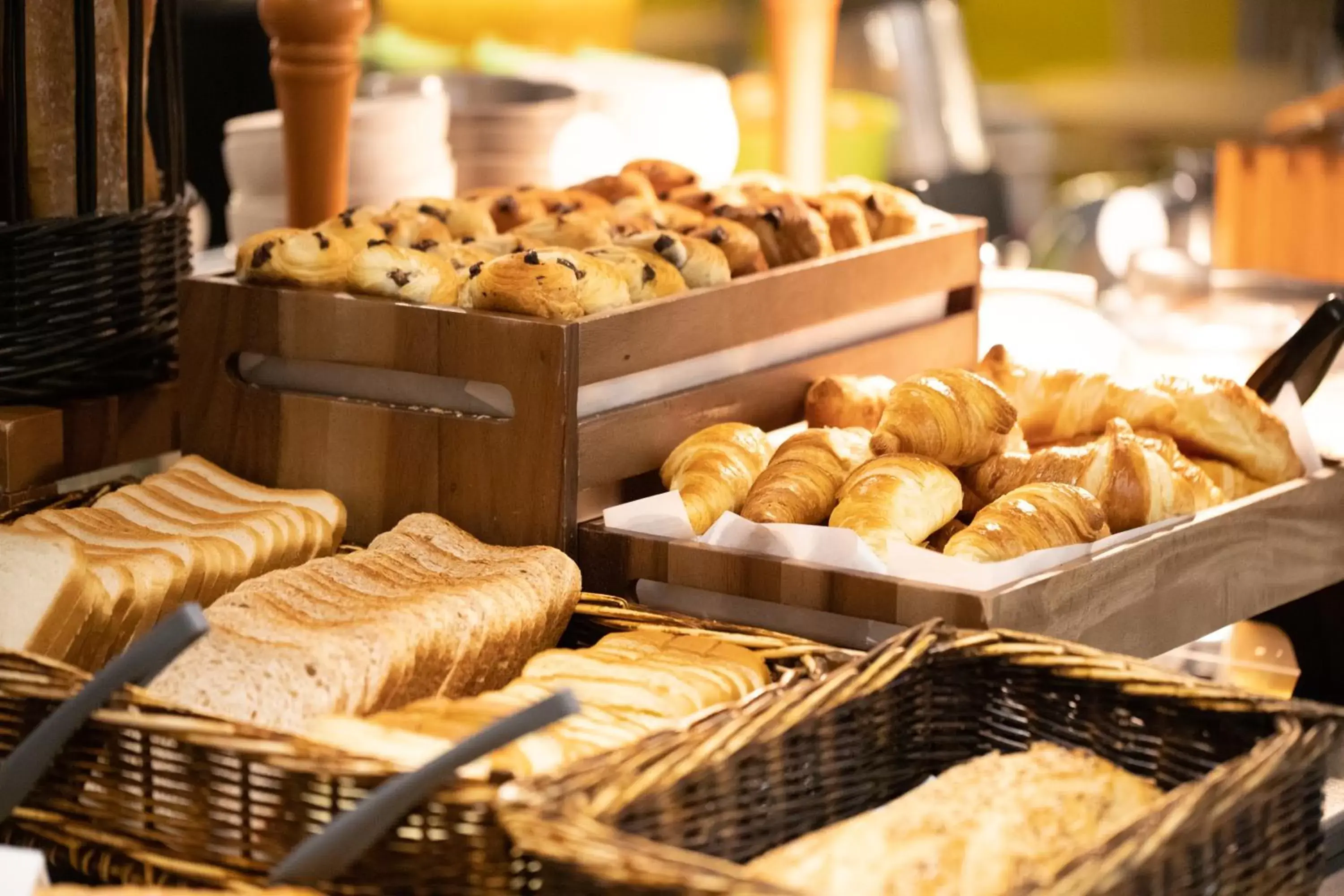 Buffet breakfast, Food in Campanile Hotel Senlis