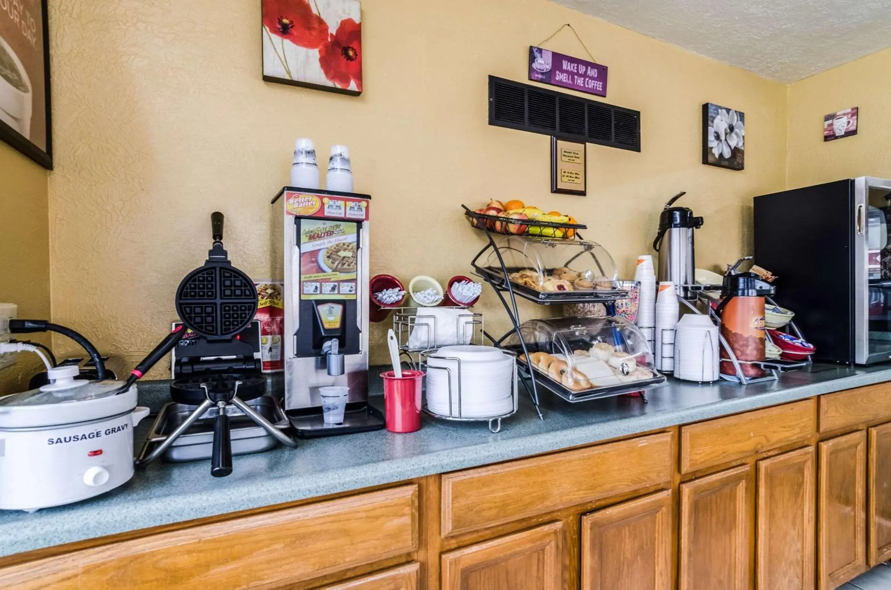 Restaurant/places to eat, Kitchen/Kitchenette in Econo Lodge Winfield