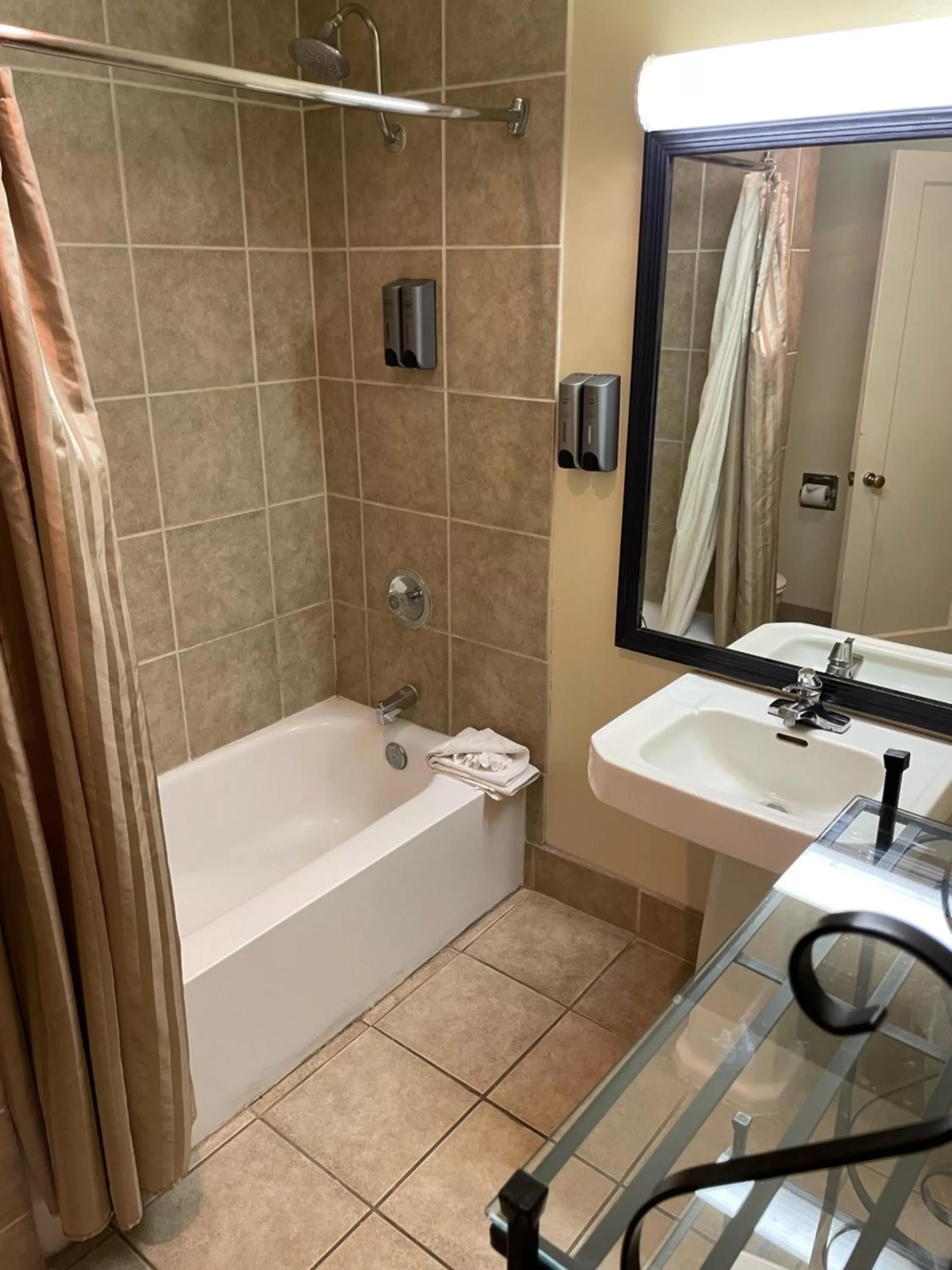 Two-Bedroom Executive Suite, Non-Smoking in Coronado Motor Hotel, a Travelodge by Wyndham