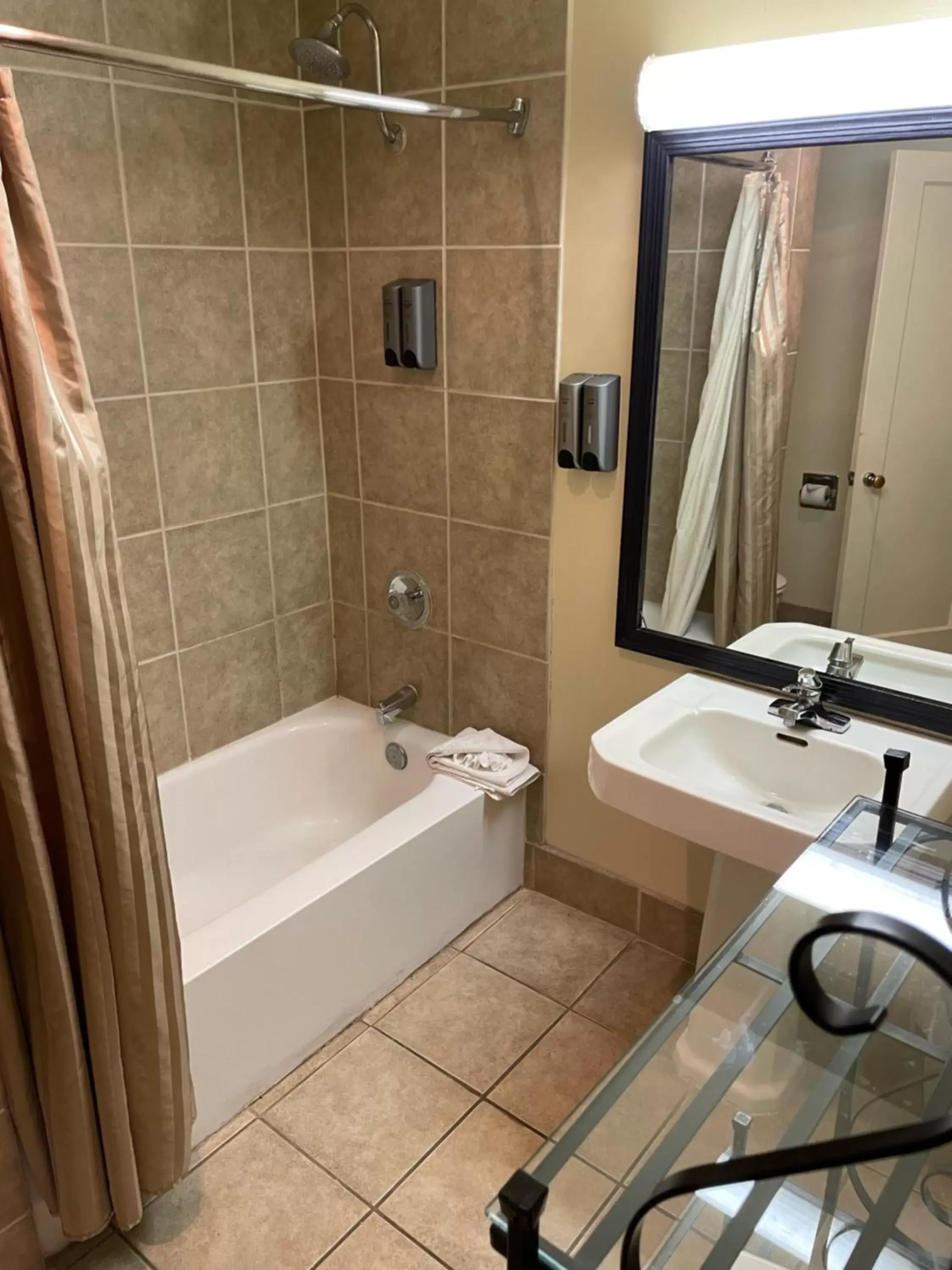 Two-Bedroom Executive Suite, Non-Smoking in Coronado Motor Hotel, a Travelodge by Wyndham Two-Bedroom Executive Suite, Non-Smoking in Coronado Motor Hotel, a Travelodge by Wyndham