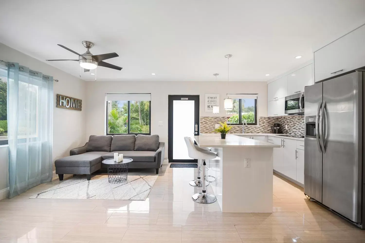 Living room, Seating Area in Alani Bay Condos