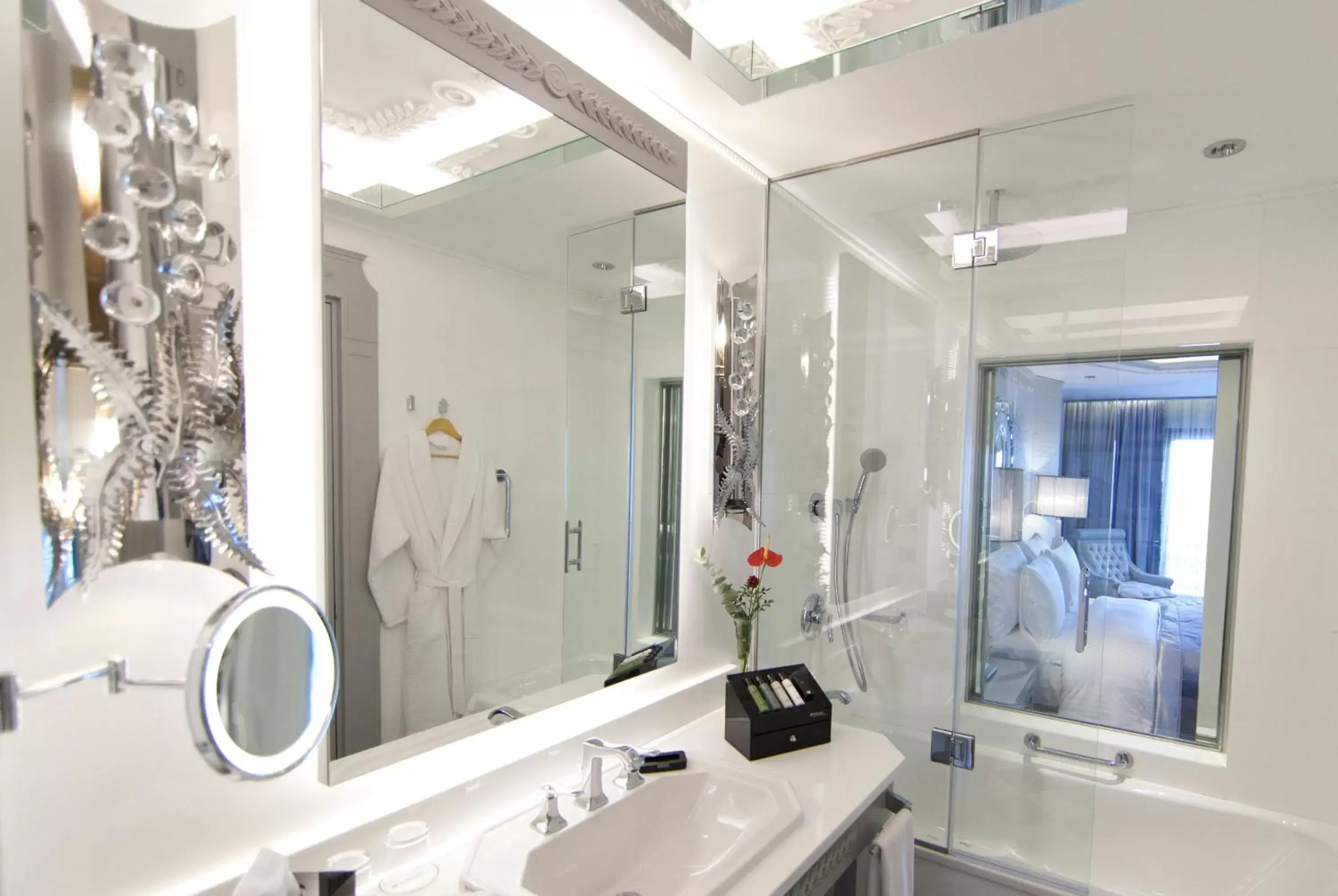 Shower, Bathroom in Wyndham Grand Istanbul Kalamış Marina Hotel