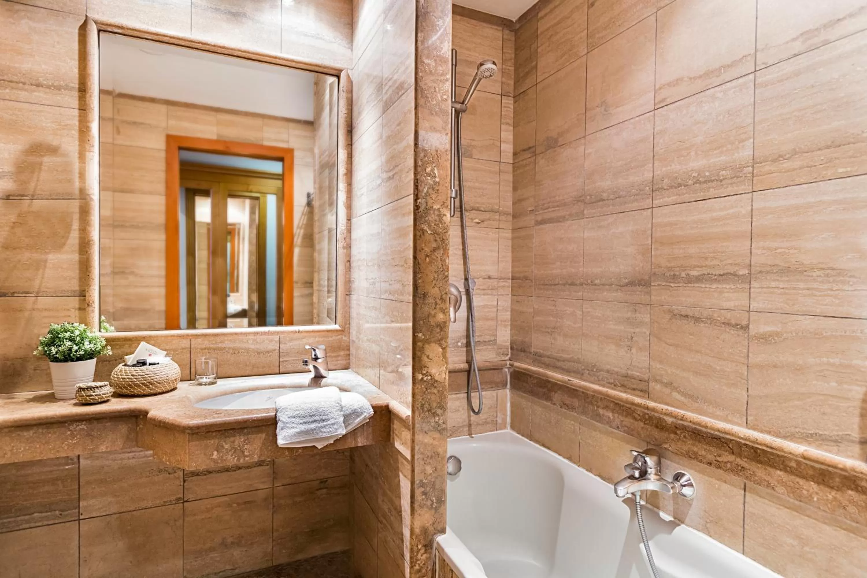 Bathroom in Hotel Diplomatic