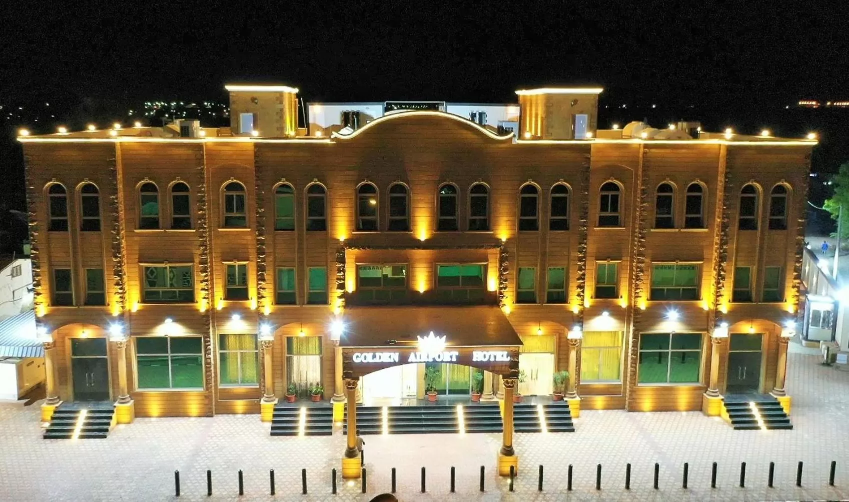 Property building in Golden Airport Hotel