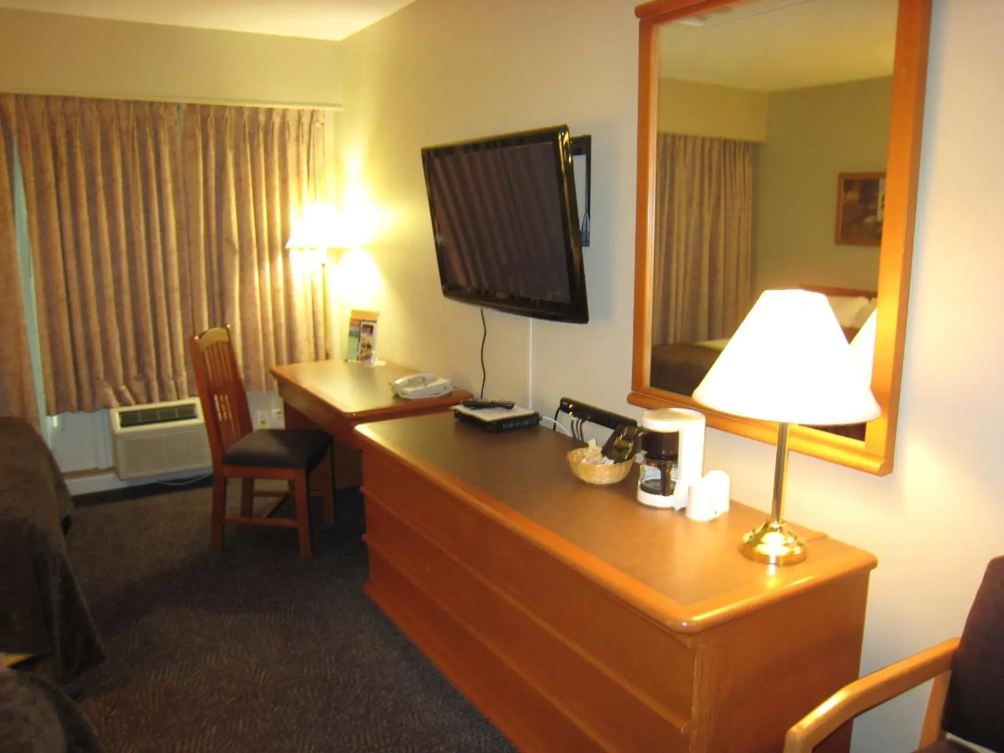 TV/Entertainment Center in Super 8 by Wyndham Castlegar BC