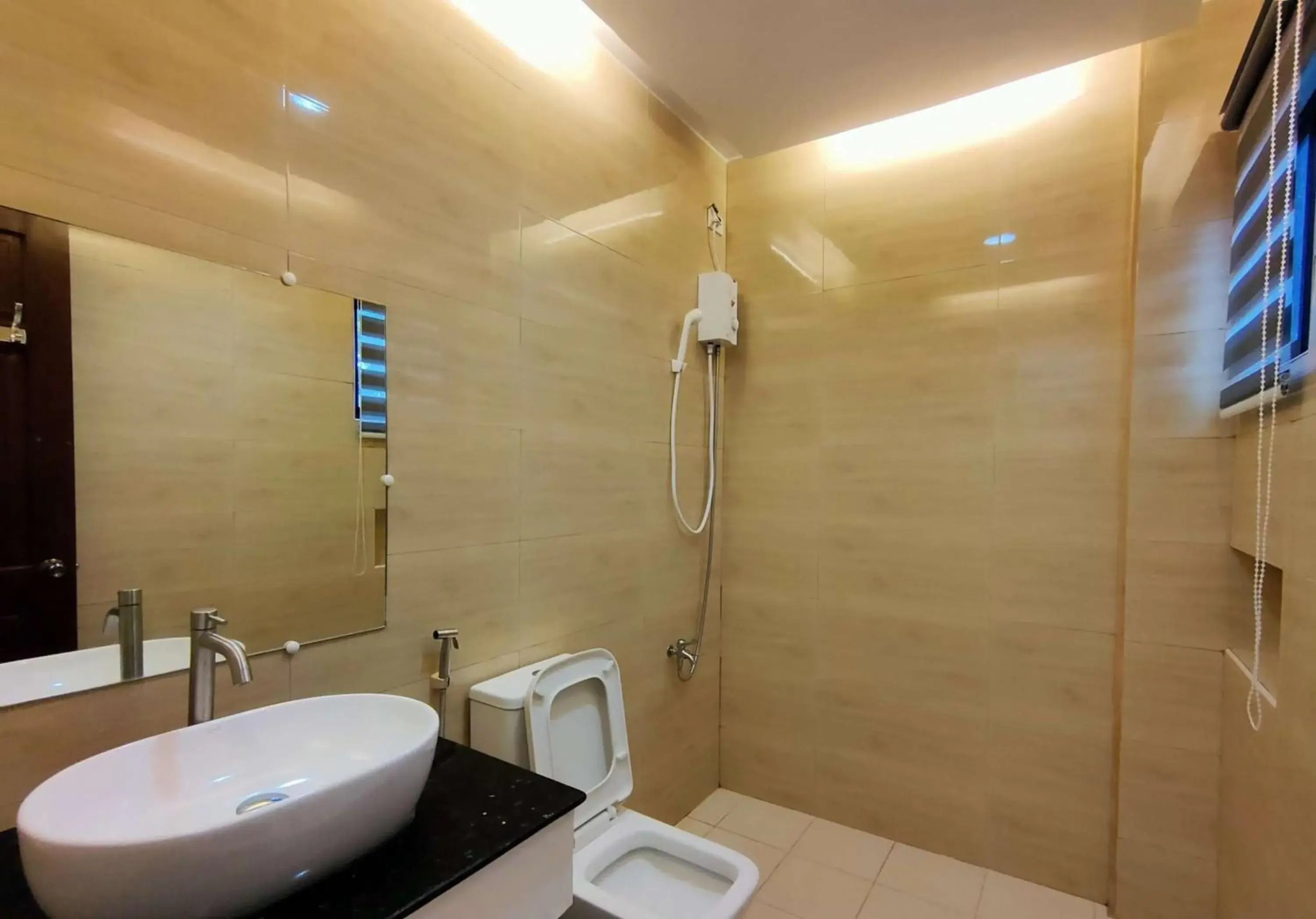 Shower, Bathroom in Sea Horizon Resort