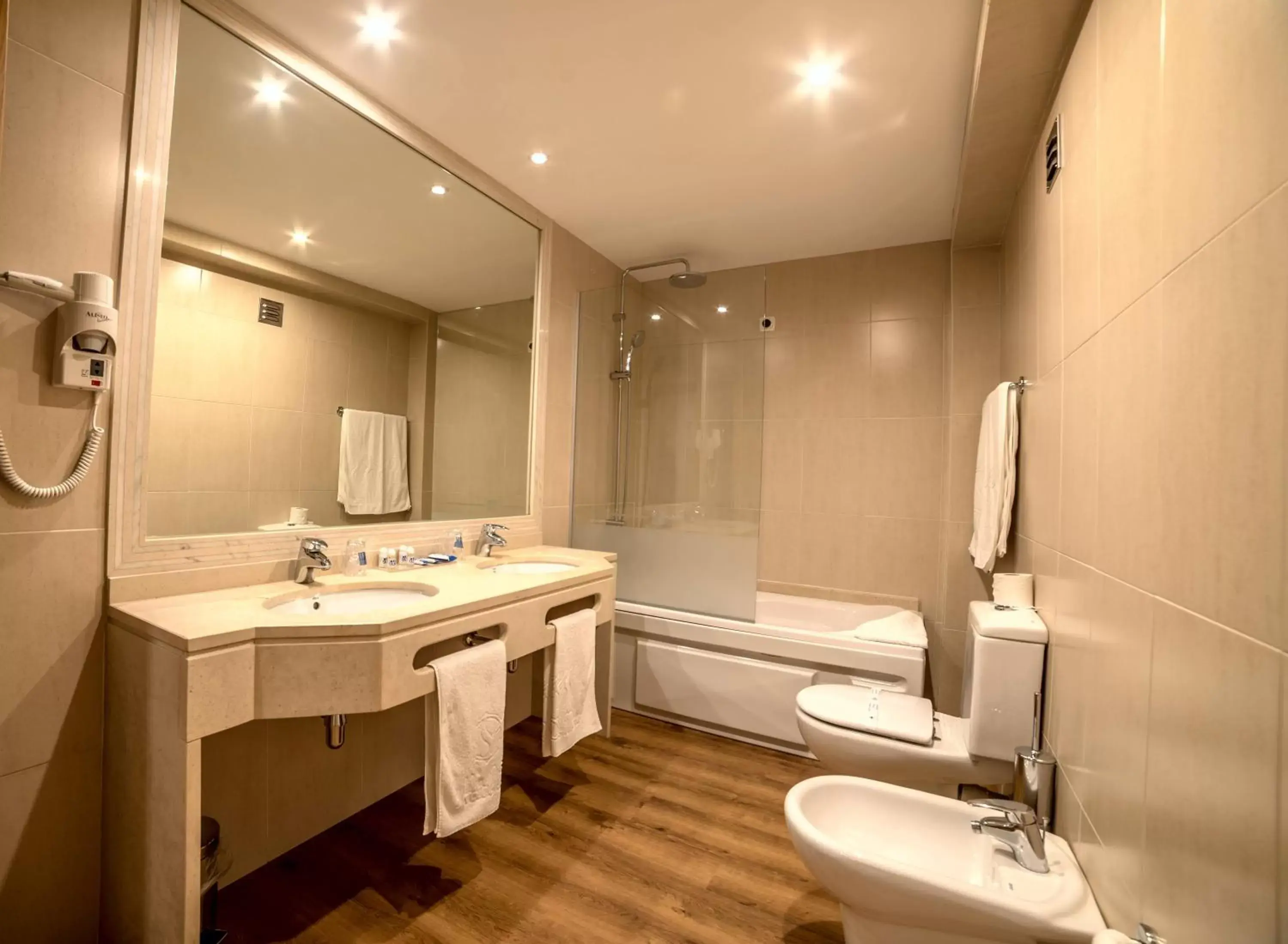 Suite in Hotel Covilhã Dona Maria Affiliated by Meliá Suite in Hotel Covilhã Dona Maria Affiliated by Meliá