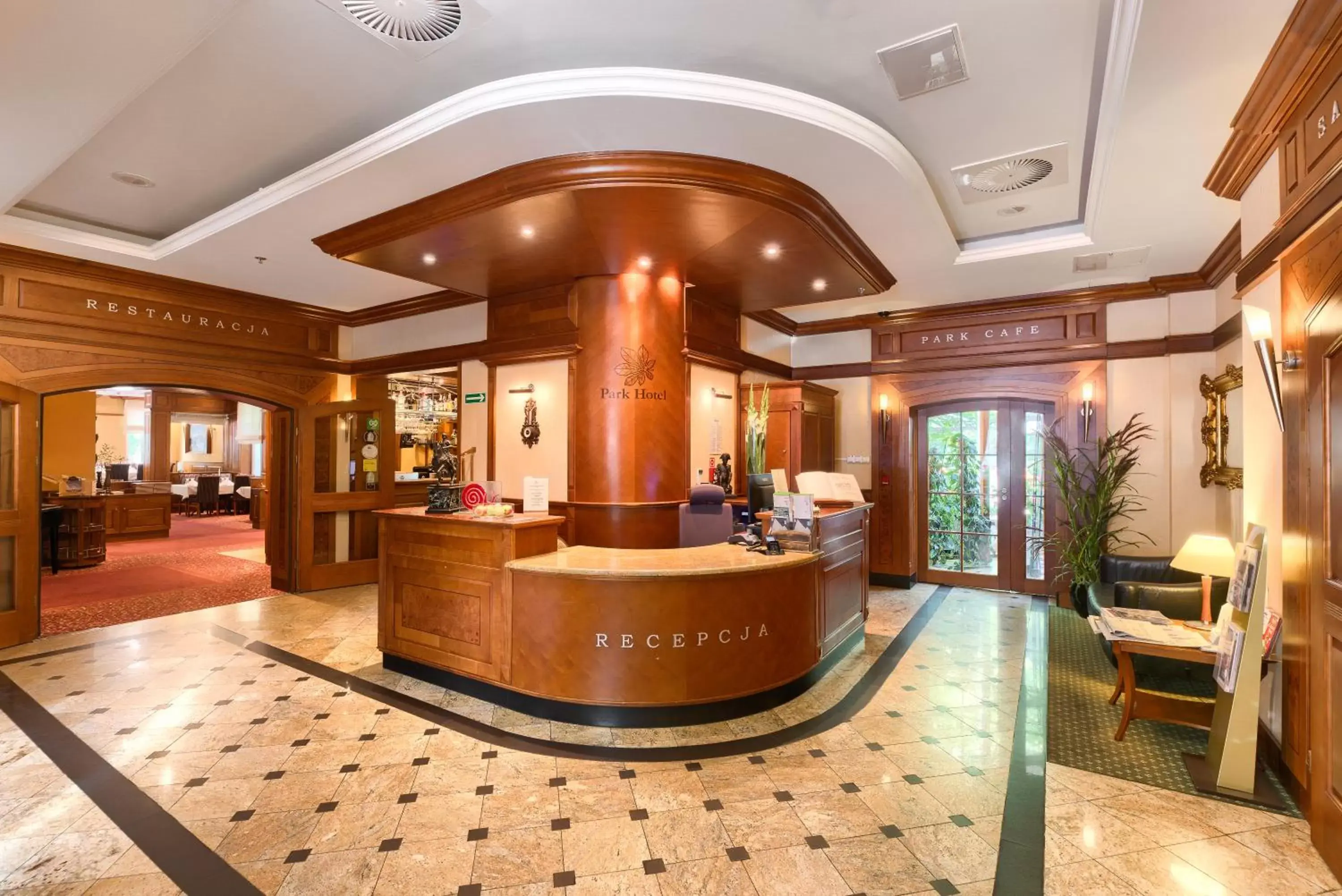 Lobby/Reception in Park Hotel