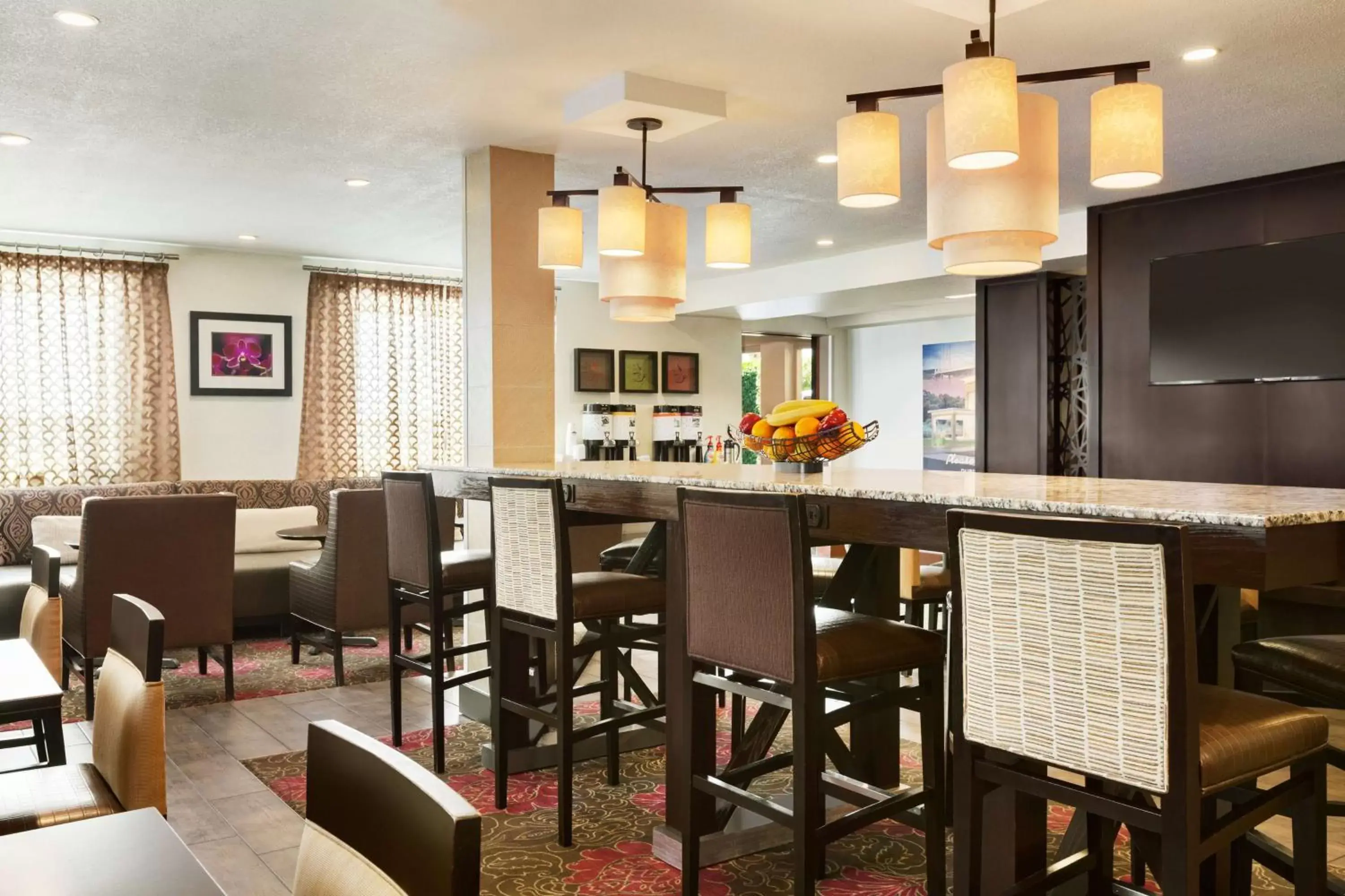 Dining area, Lounge/Bar in Hampton Inn - Portland/Clackamas