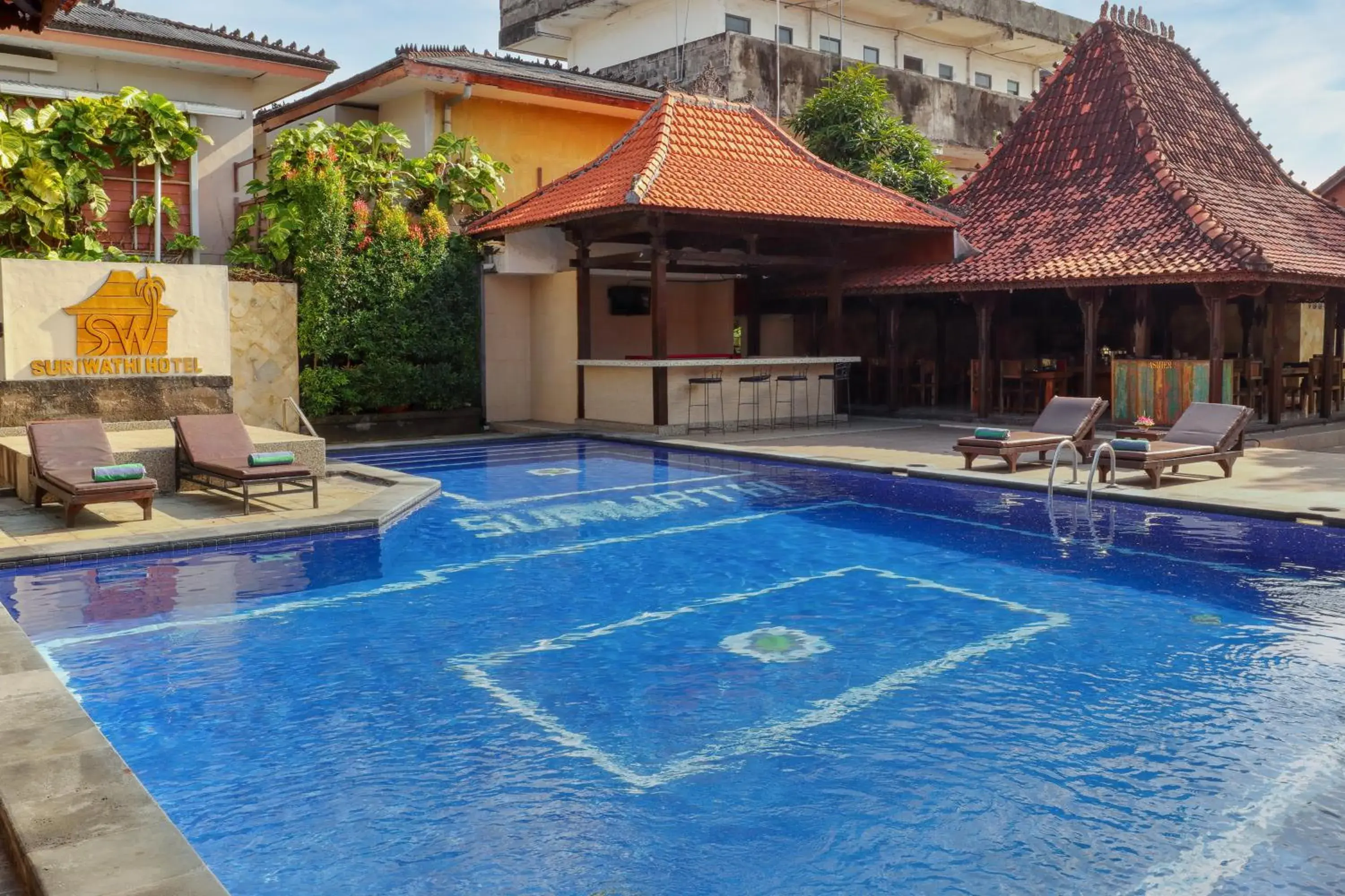 Swimming Pool in Suriwathi Hotel